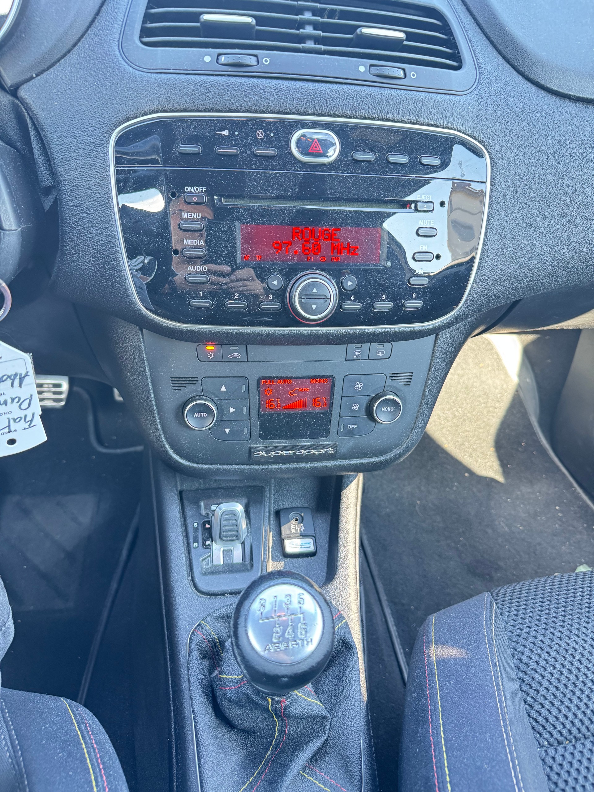 FIAT Punto 1.4 16V Turbo Abarth Supersport-image-12