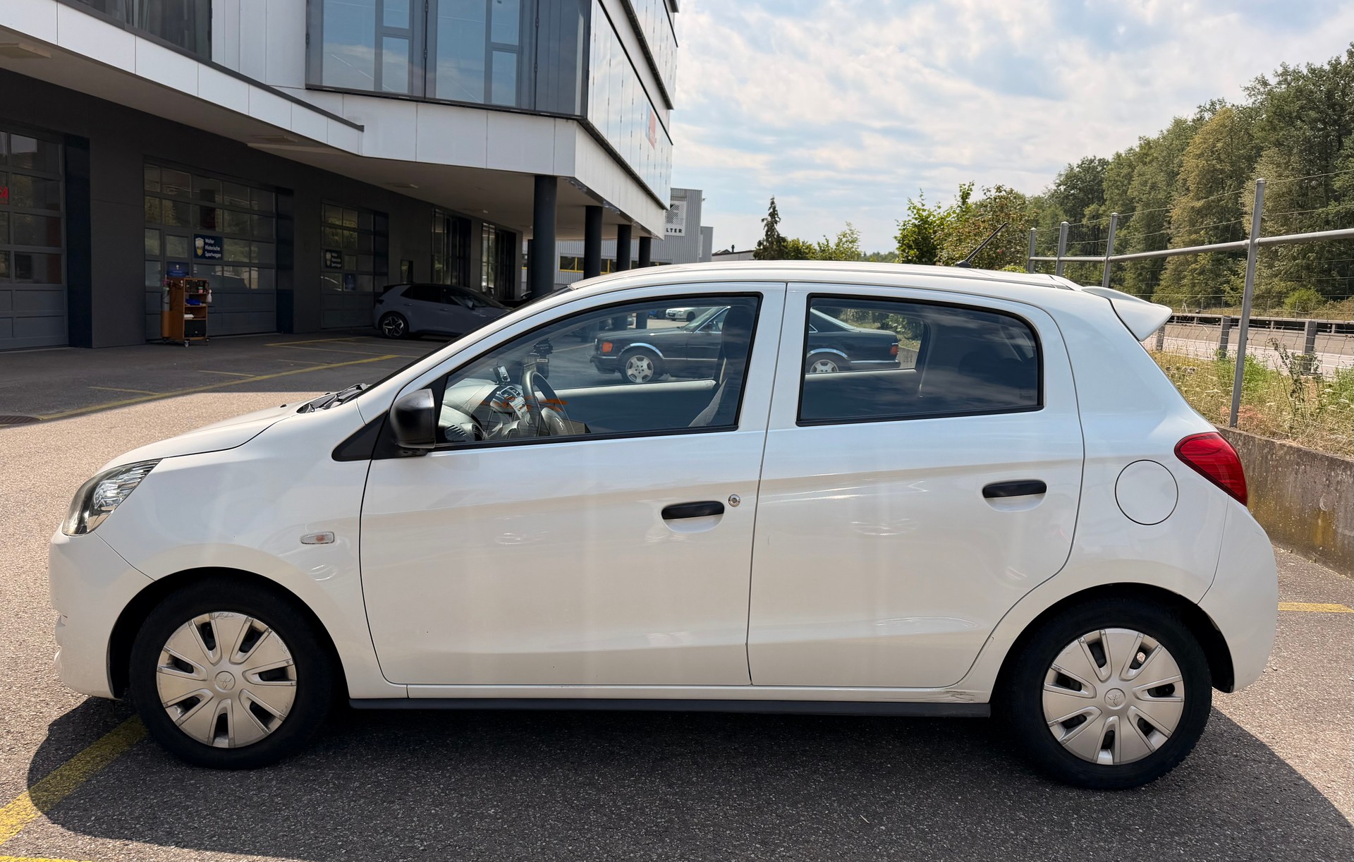 MITSUBISHI Space Star 1.0 Inform-showroom-element-2