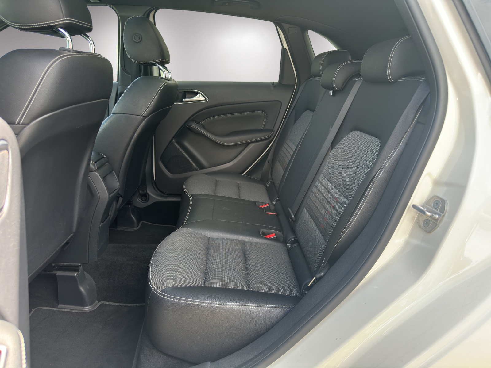 MERCEDES-BENZ B 220 CDI Swiss Star Edition Urban 4Matic 7G-DCT-image-14