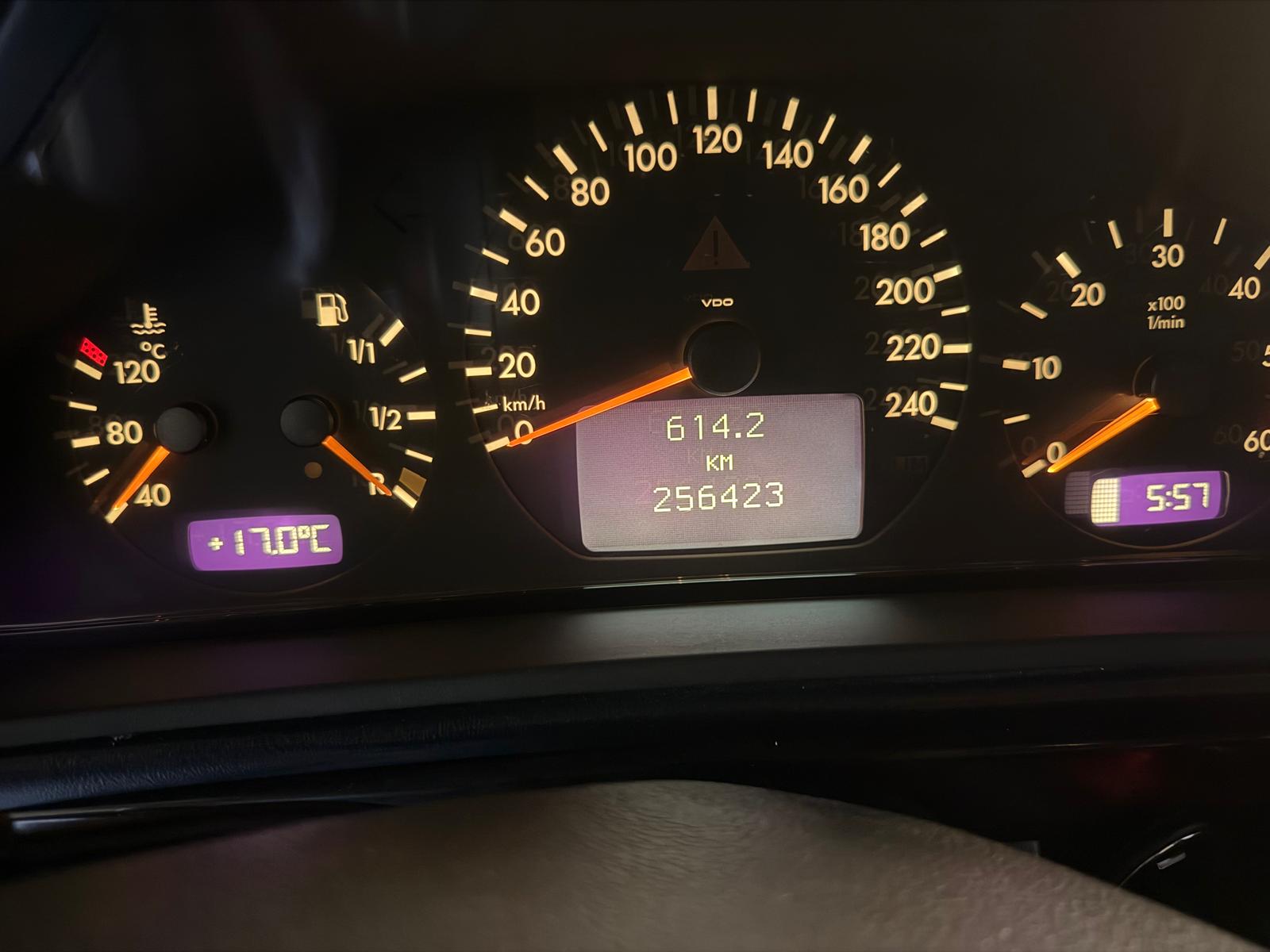MERCEDES-BENZ G 300-image-8