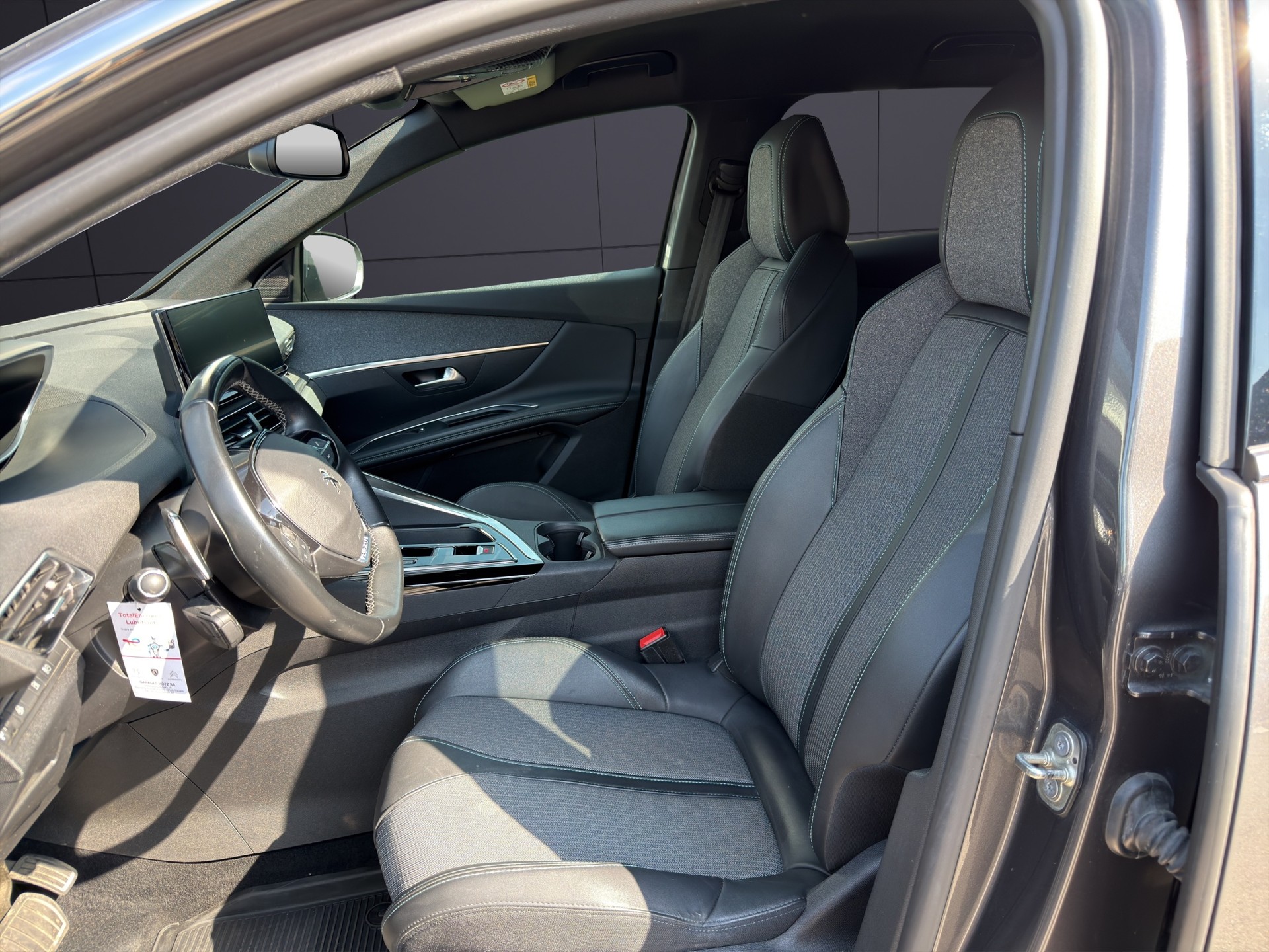 PEUGEOT 3008 1.6 PHEV Allure Pack-image-5