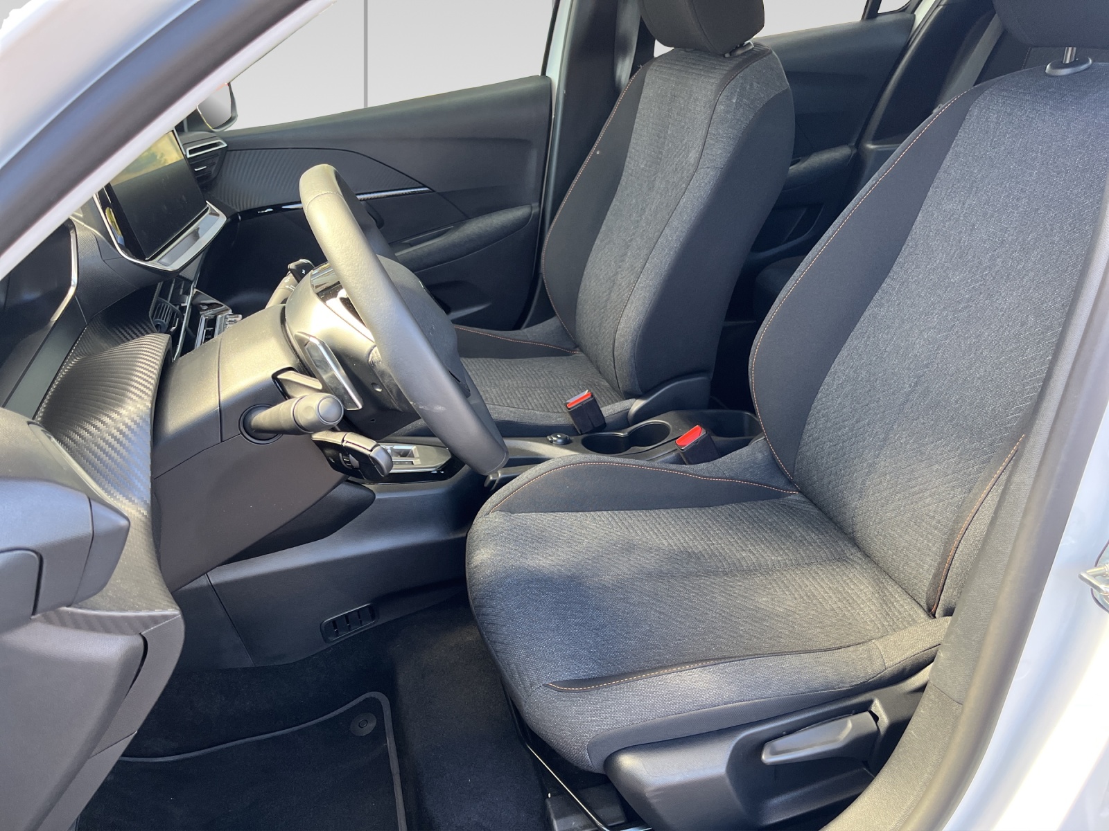 PEUGEOT 208 1.2 MHEV 110 Style-image-6