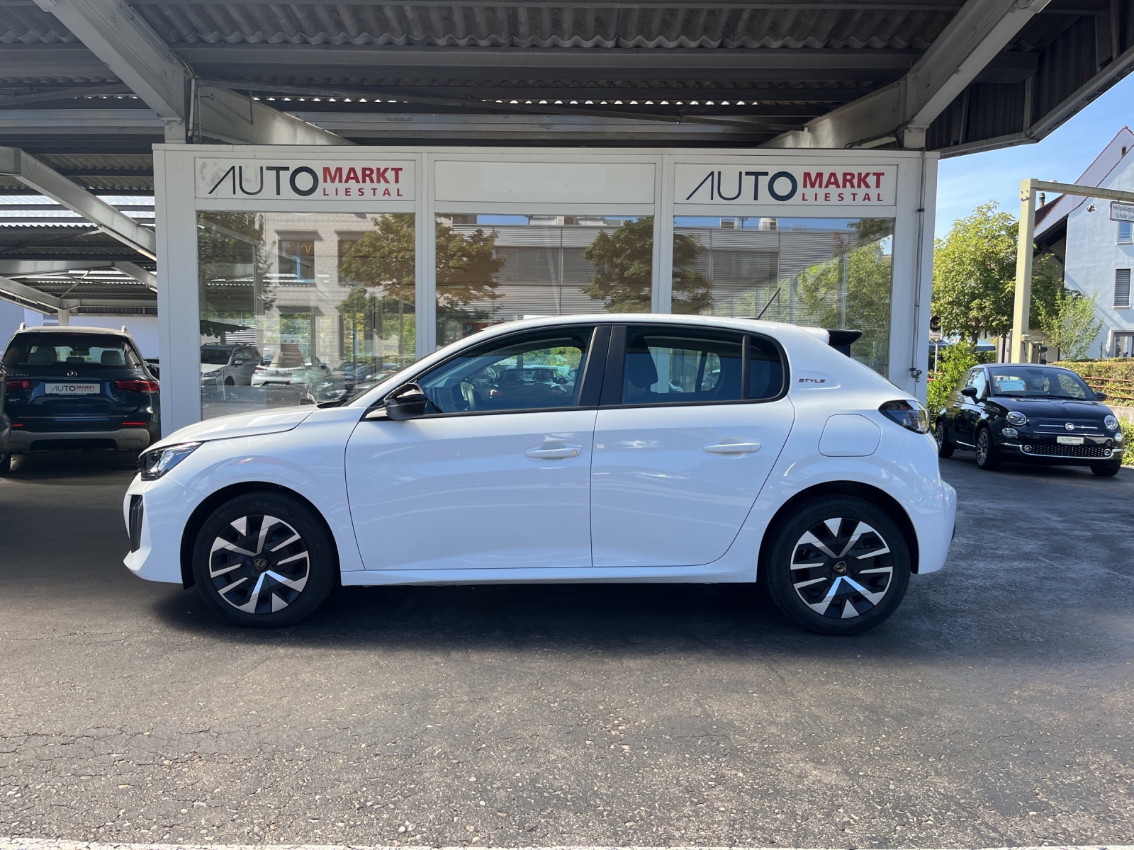 PEUGEOT 208 1.2 MHEV 110 Style-image-1