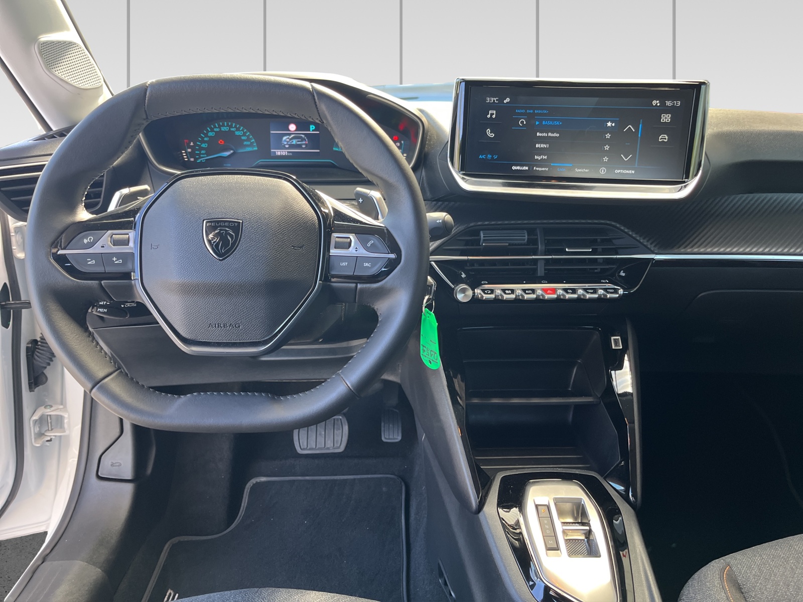 PEUGEOT 208 1.2 MHEV 110 Style-image-7