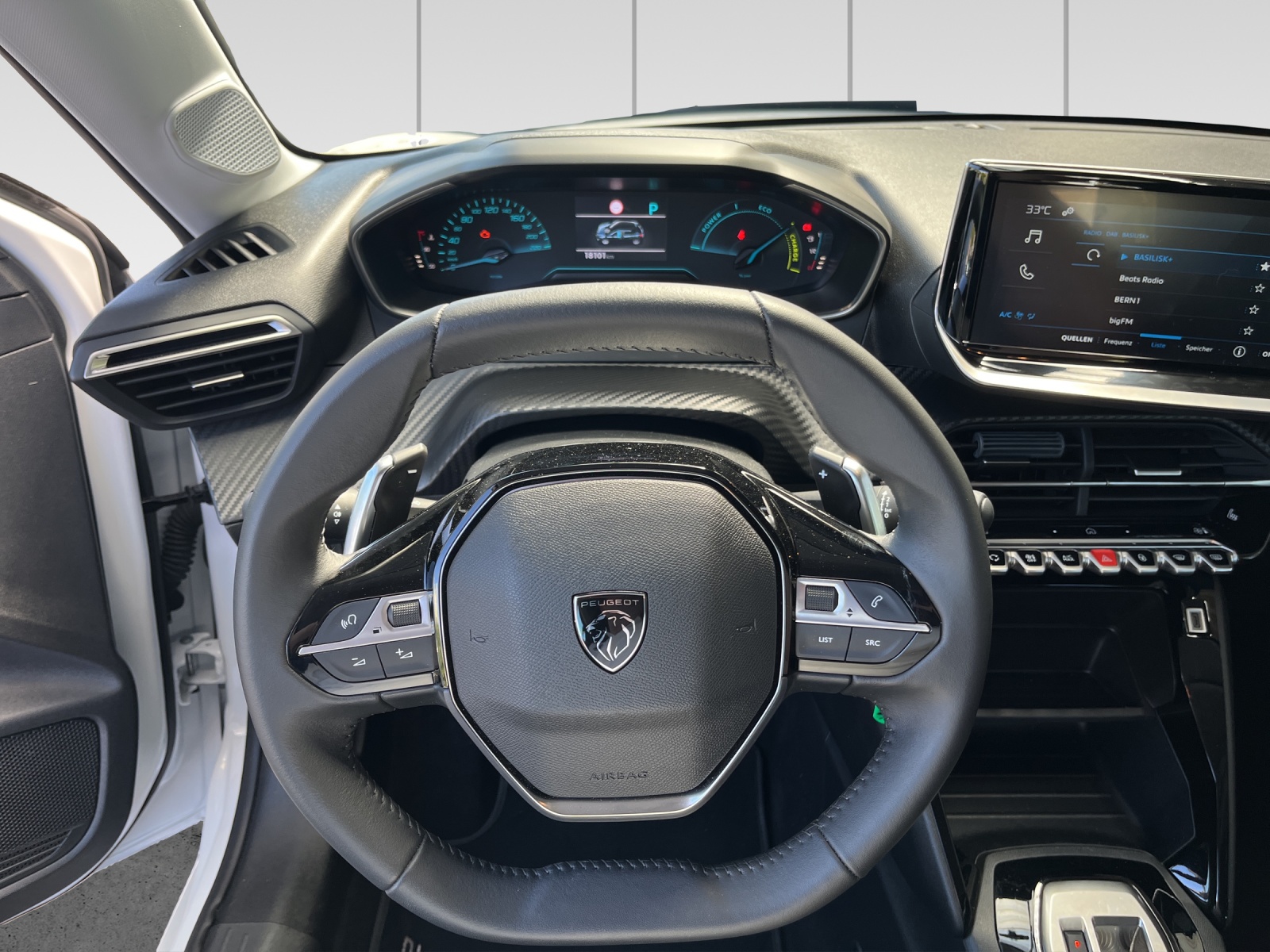 PEUGEOT 208 1.2 MHEV 110 Style-image-8