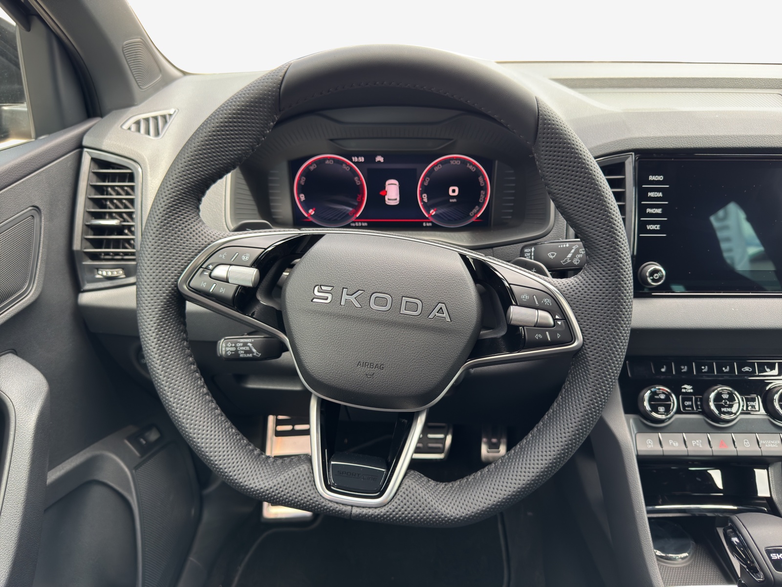 SKODA Karoq 2.0 TSI SportLine 4x4 DSG-image-9