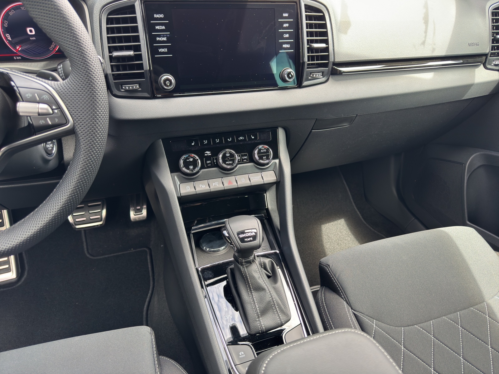 SKODA Karoq 2.0 TSI SportLine 4x4 DSG-image-10