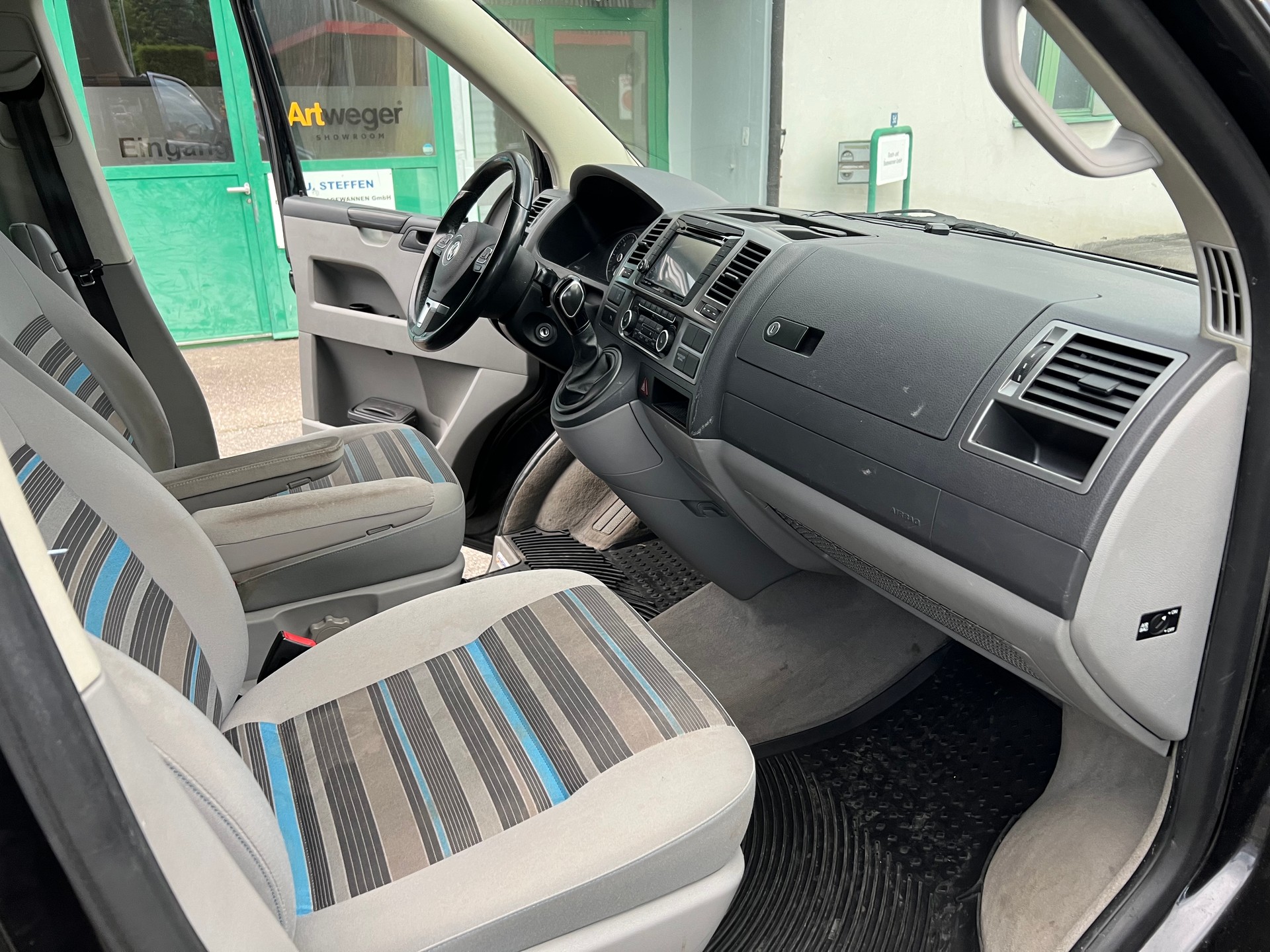 VW T5 California 2.0 Bi-TDI Beach Edition 4Motion DSG-image-11