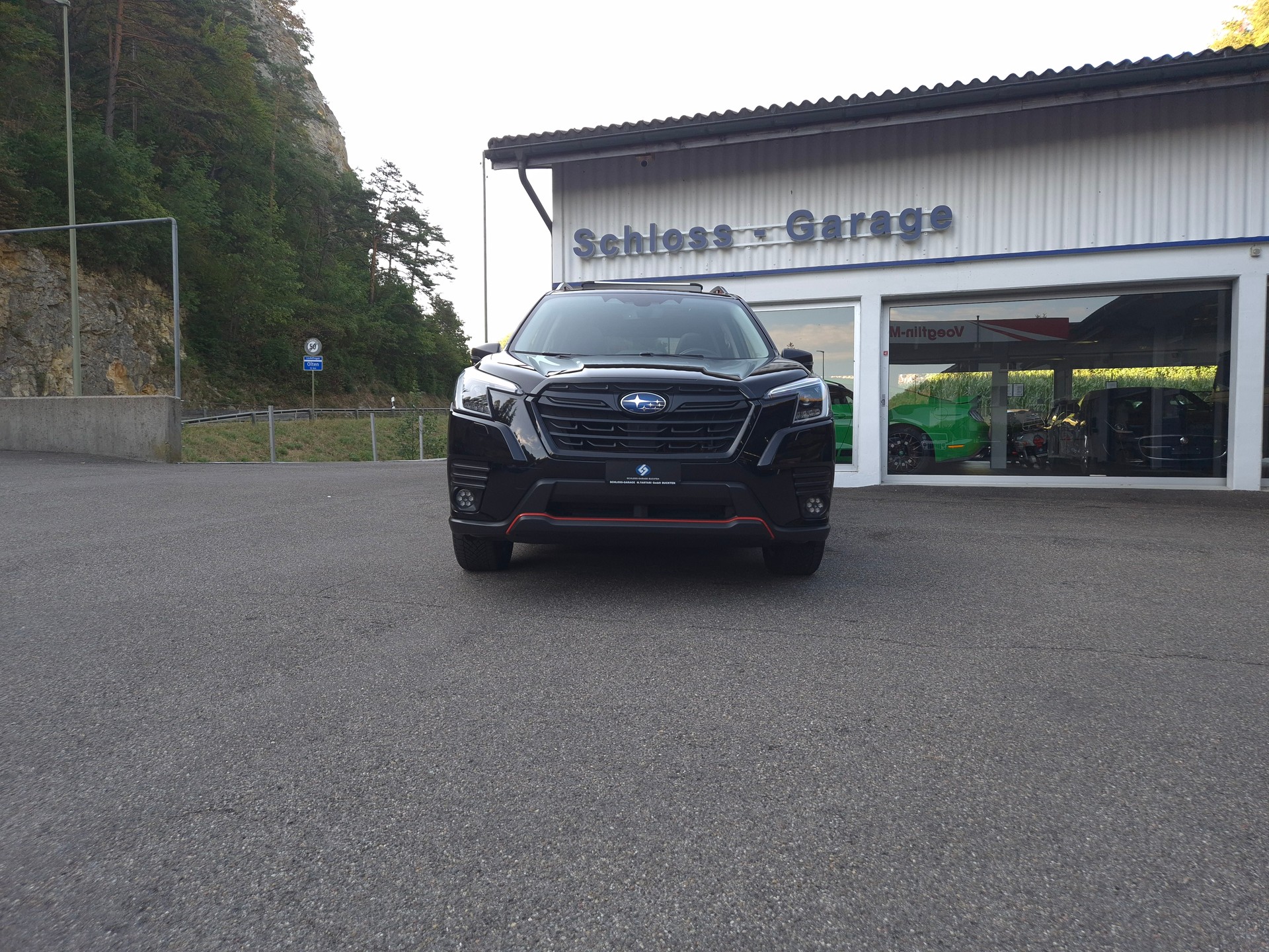 SUBARU Forester 2.0i e-Boxer Luxury Lineartronic-image-3