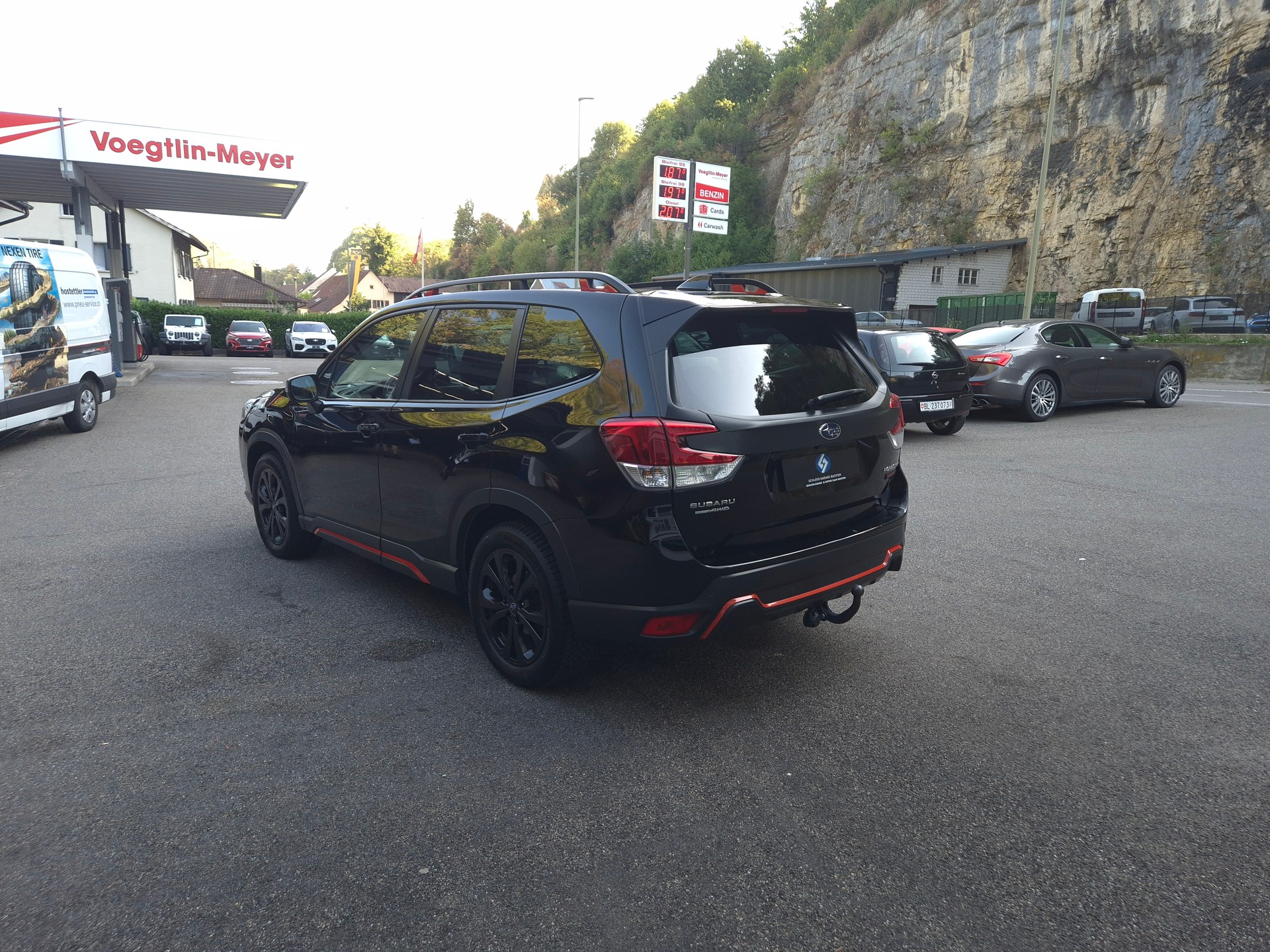 SUBARU Forester 2.0i e-Boxer Luxury Lineartronic-image-9