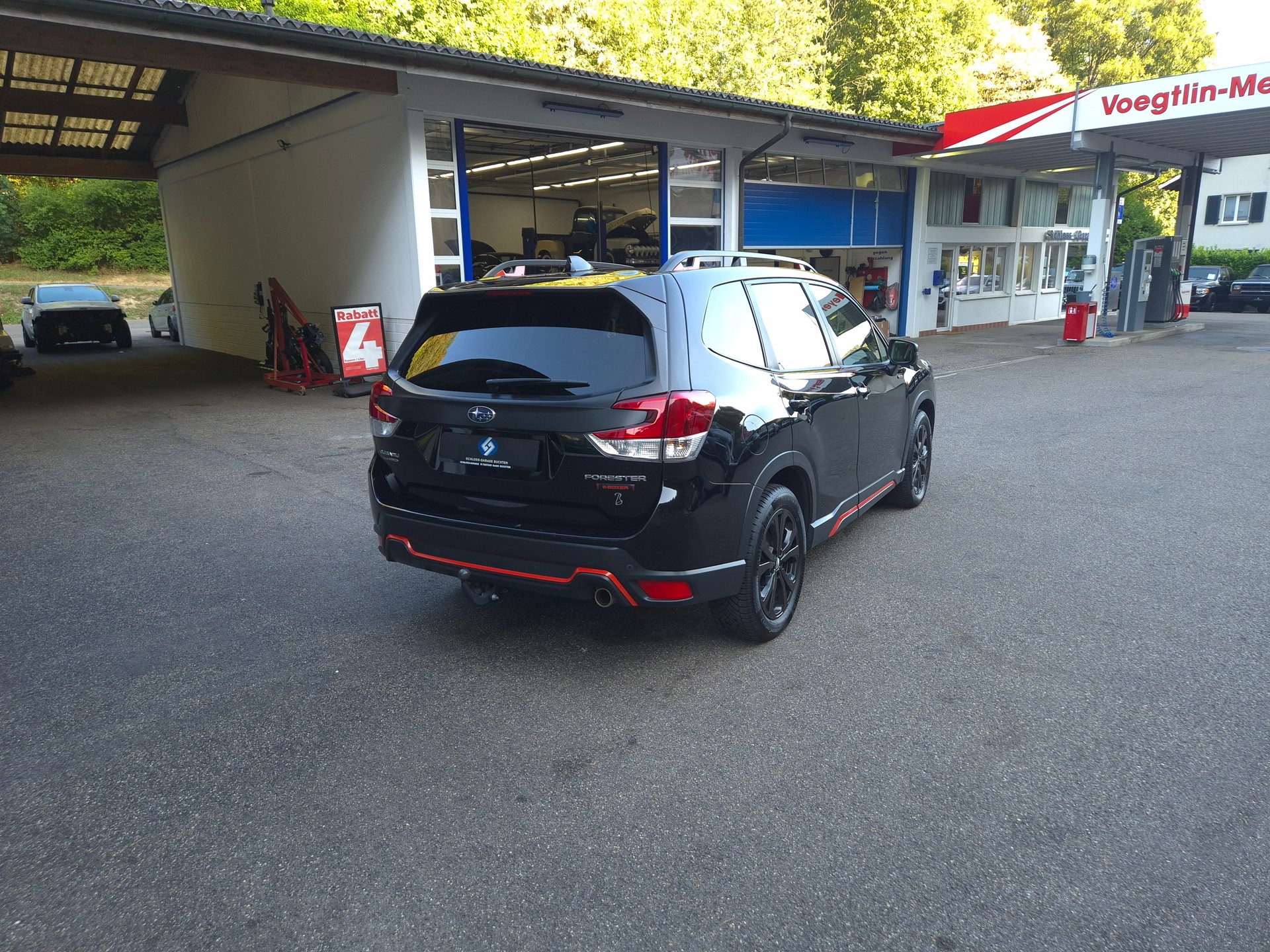 SUBARU Forester 2.0i e-Boxer Luxury Lineartronic-image-12