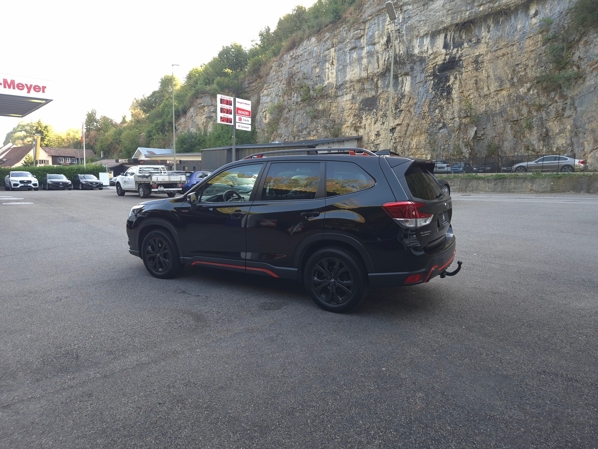 SUBARU Forester 2.0i e-Boxer Luxury Lineartronic-image-8