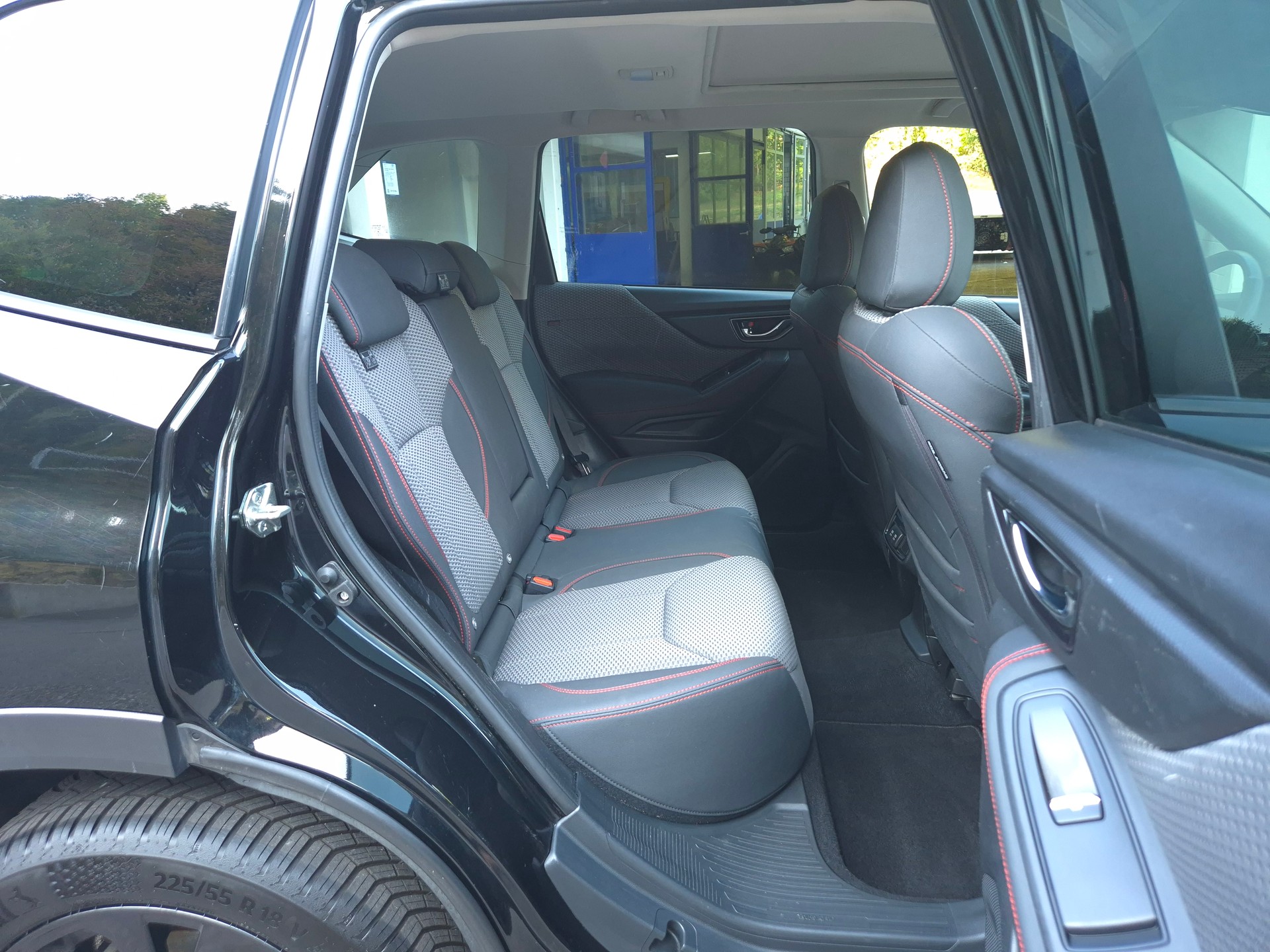 SUBARU Forester 2.0i e-Boxer Luxury Lineartronic-image-28