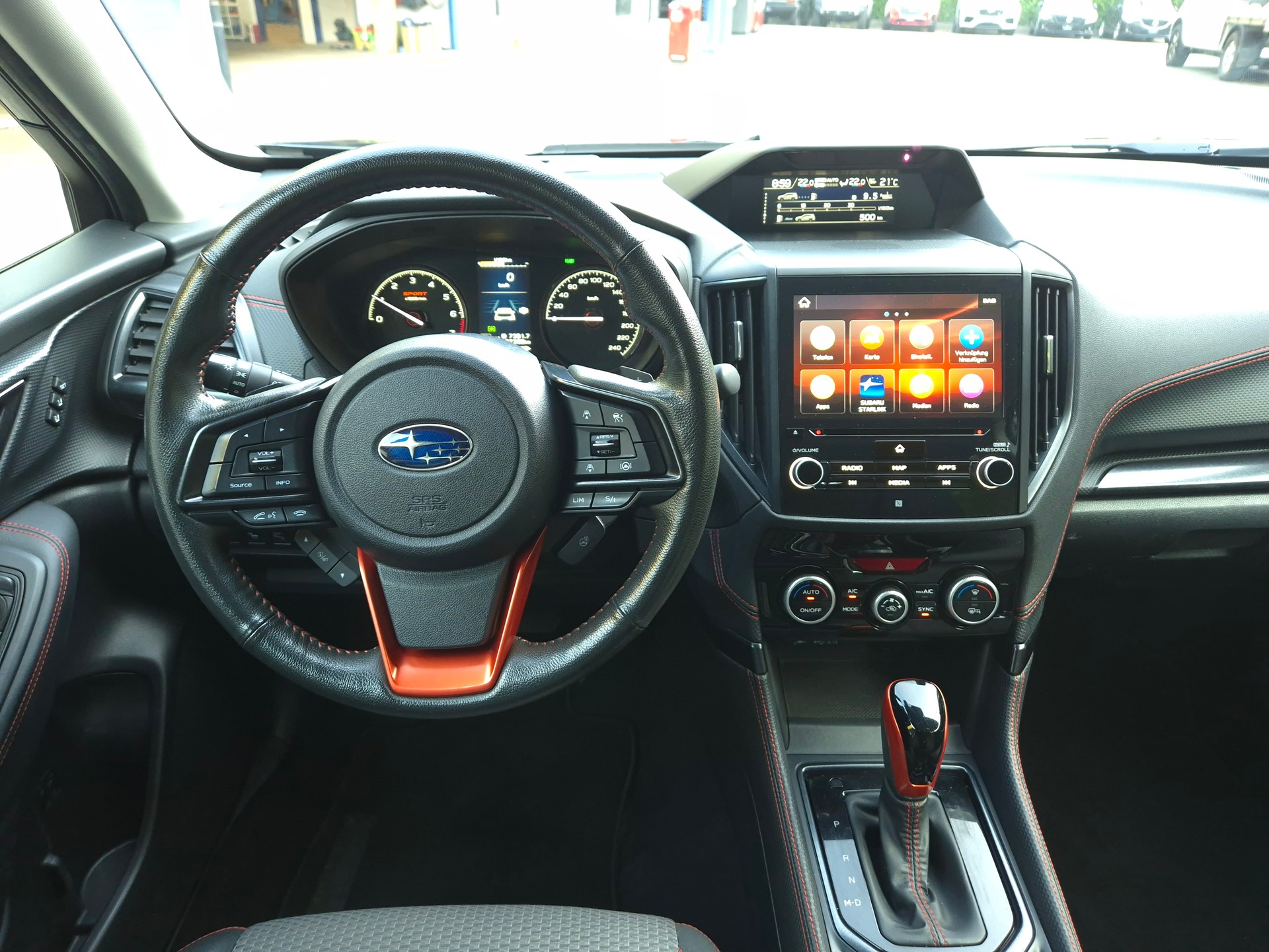 SUBARU Forester 2.0i e-Boxer Luxury Lineartronic-image-17
