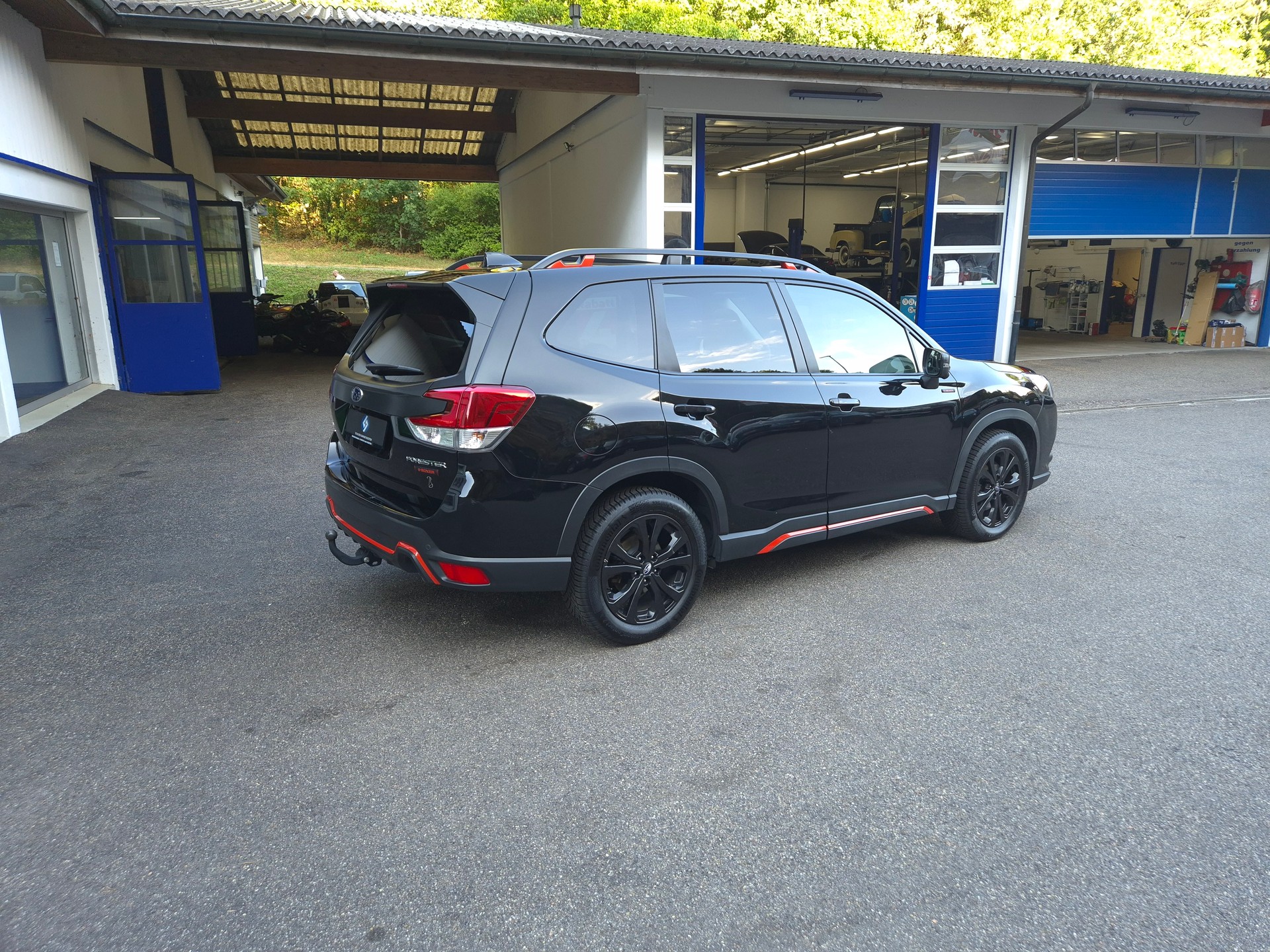 SUBARU Forester 2.0i e-Boxer Luxury Lineartronic-image-13