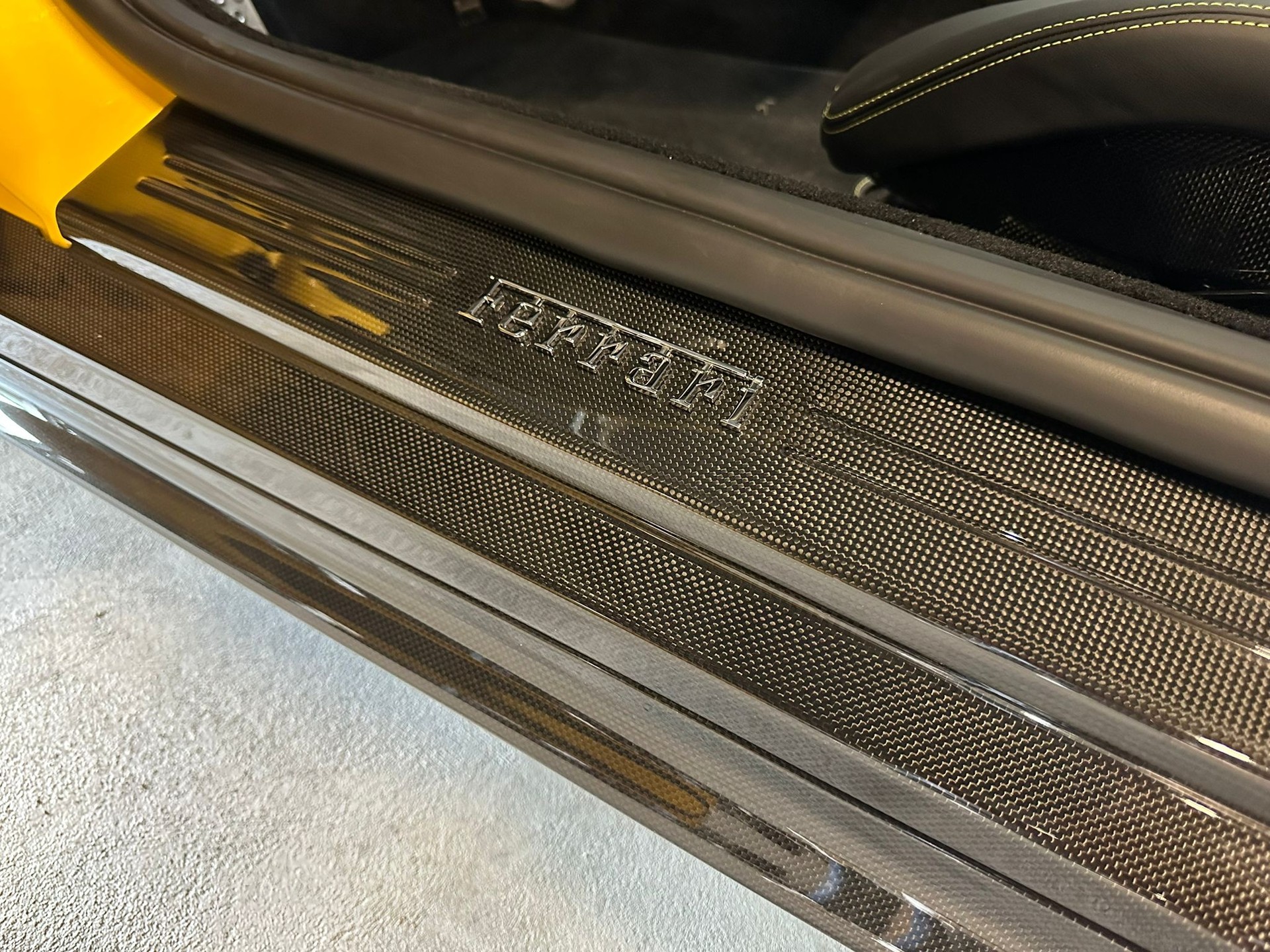 FERRARI 812 GTS Full Carbon + Sonderfarbe-image-4
