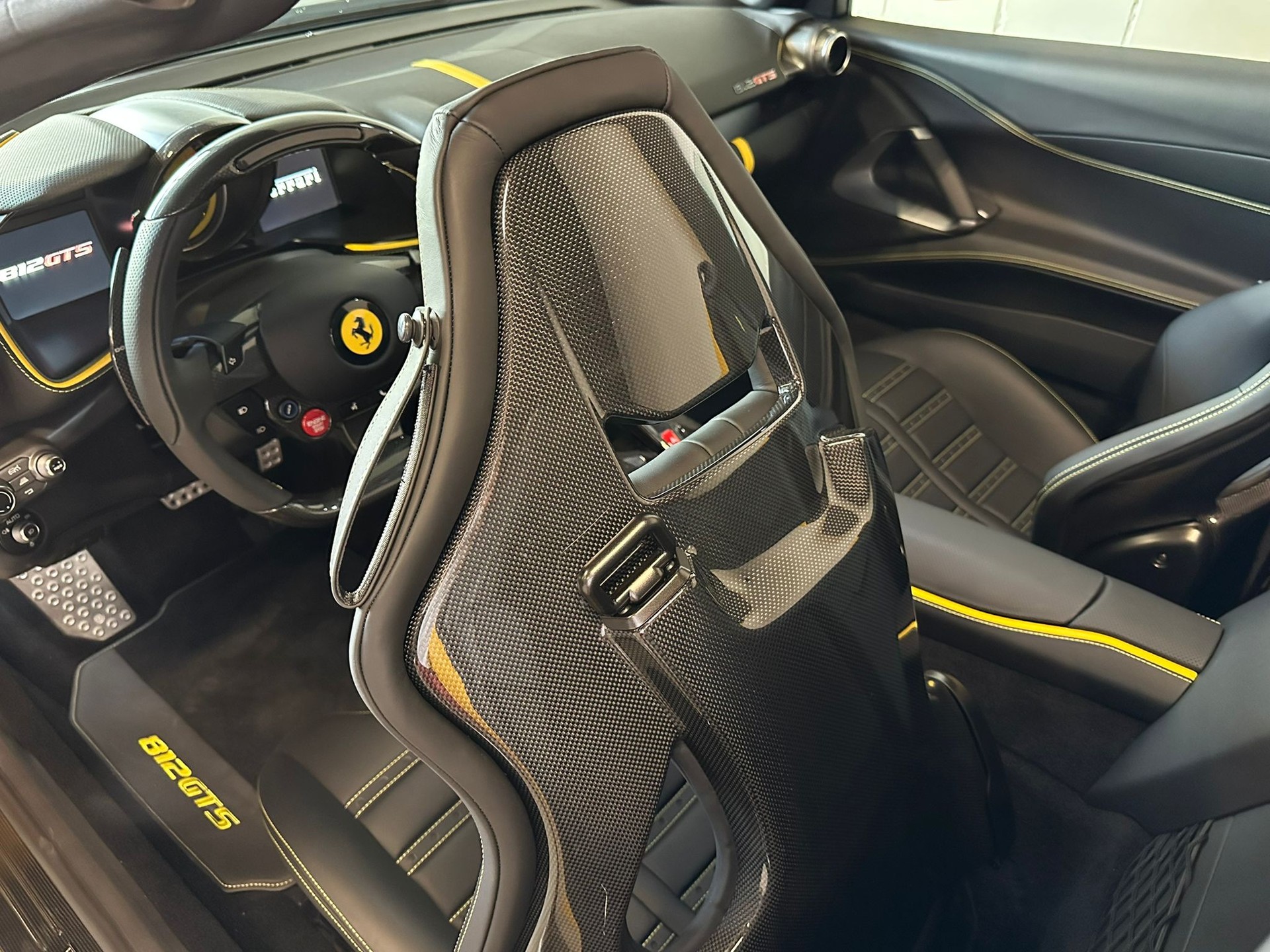 FERRARI 812 GTS Full Carbon + Sonderfarbe-image-7