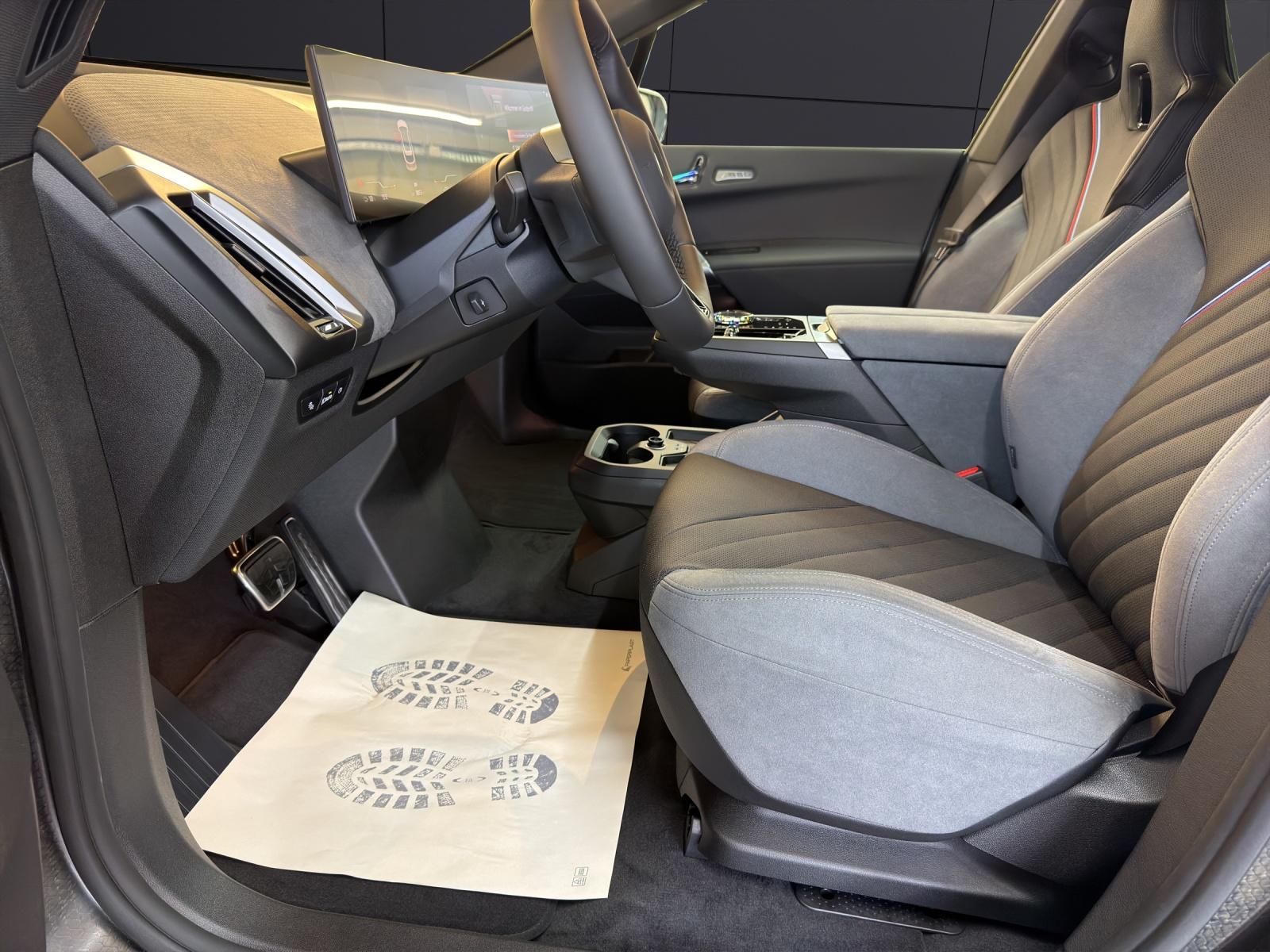 BMW iX xDrive60-image-10