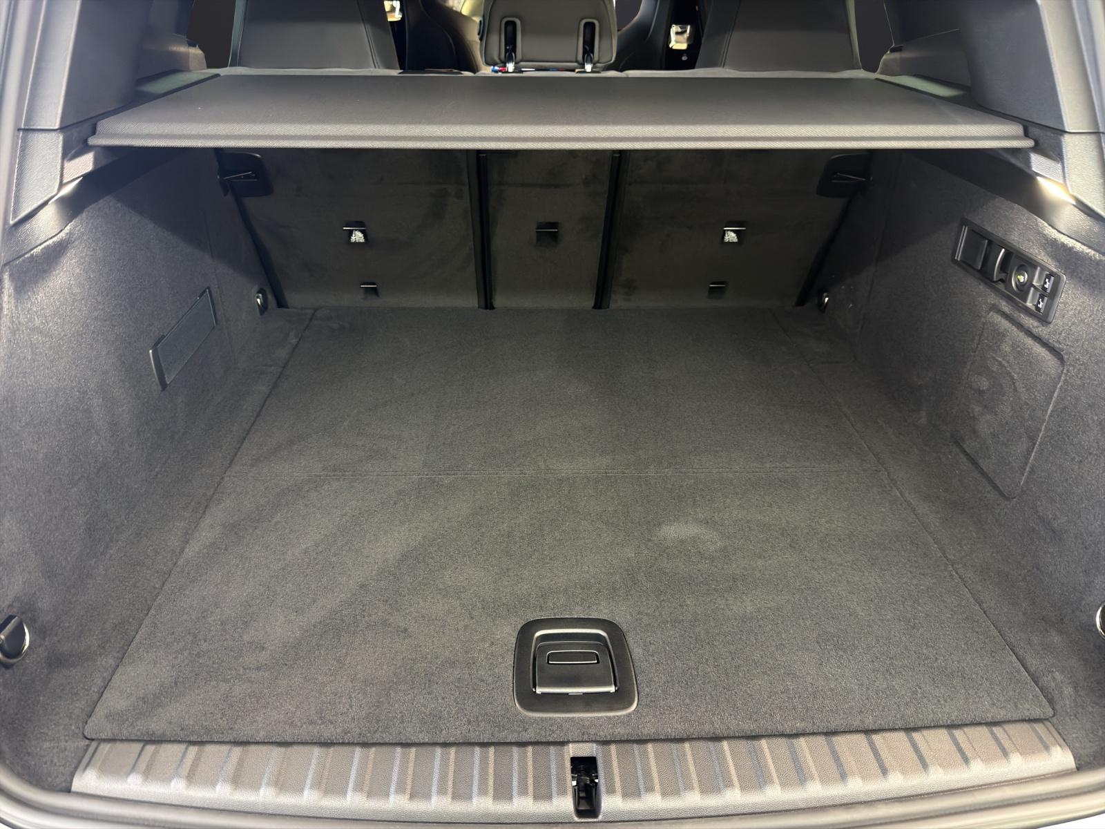 BMW iX xDrive60-image-12