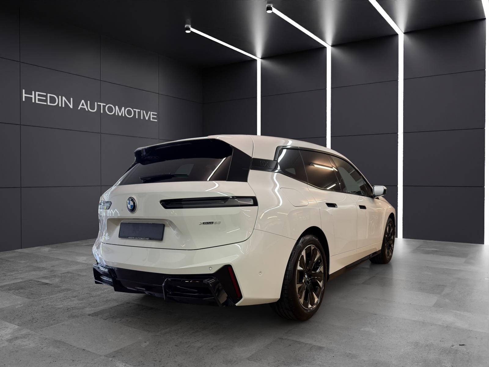 BMW iX xDrive60-image-4
