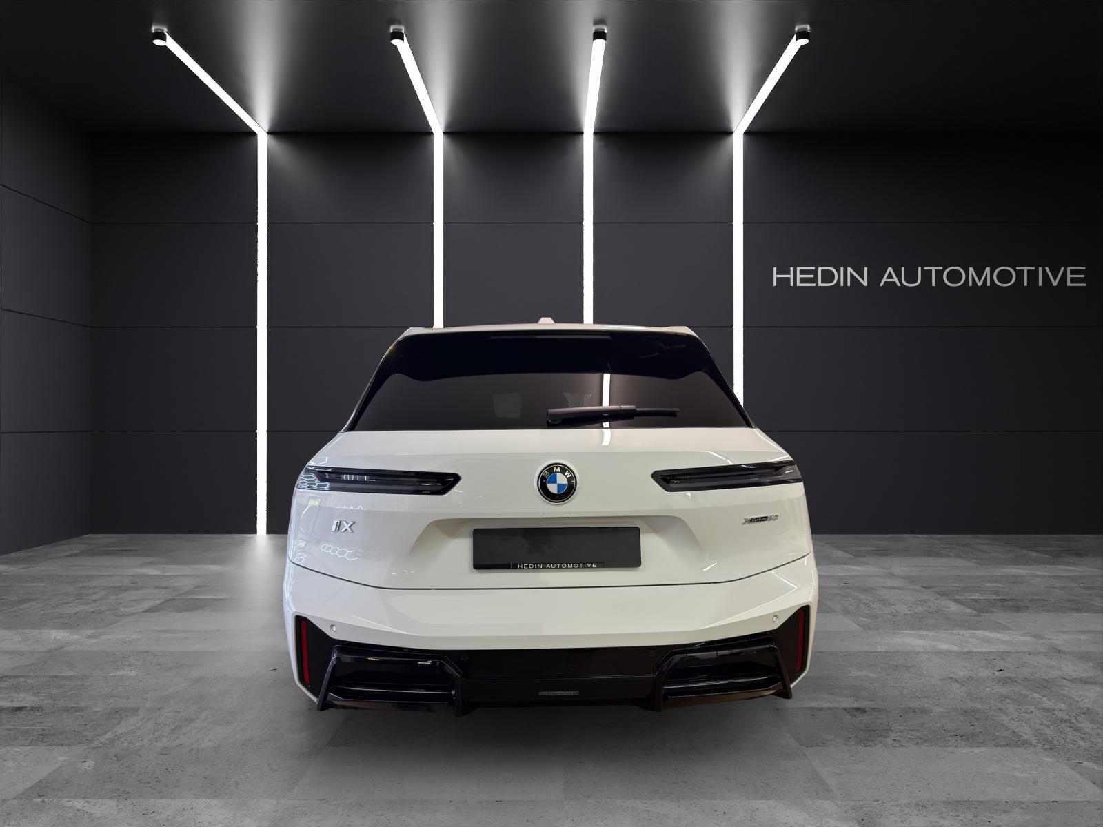 BMW iX xDrive60-image-3