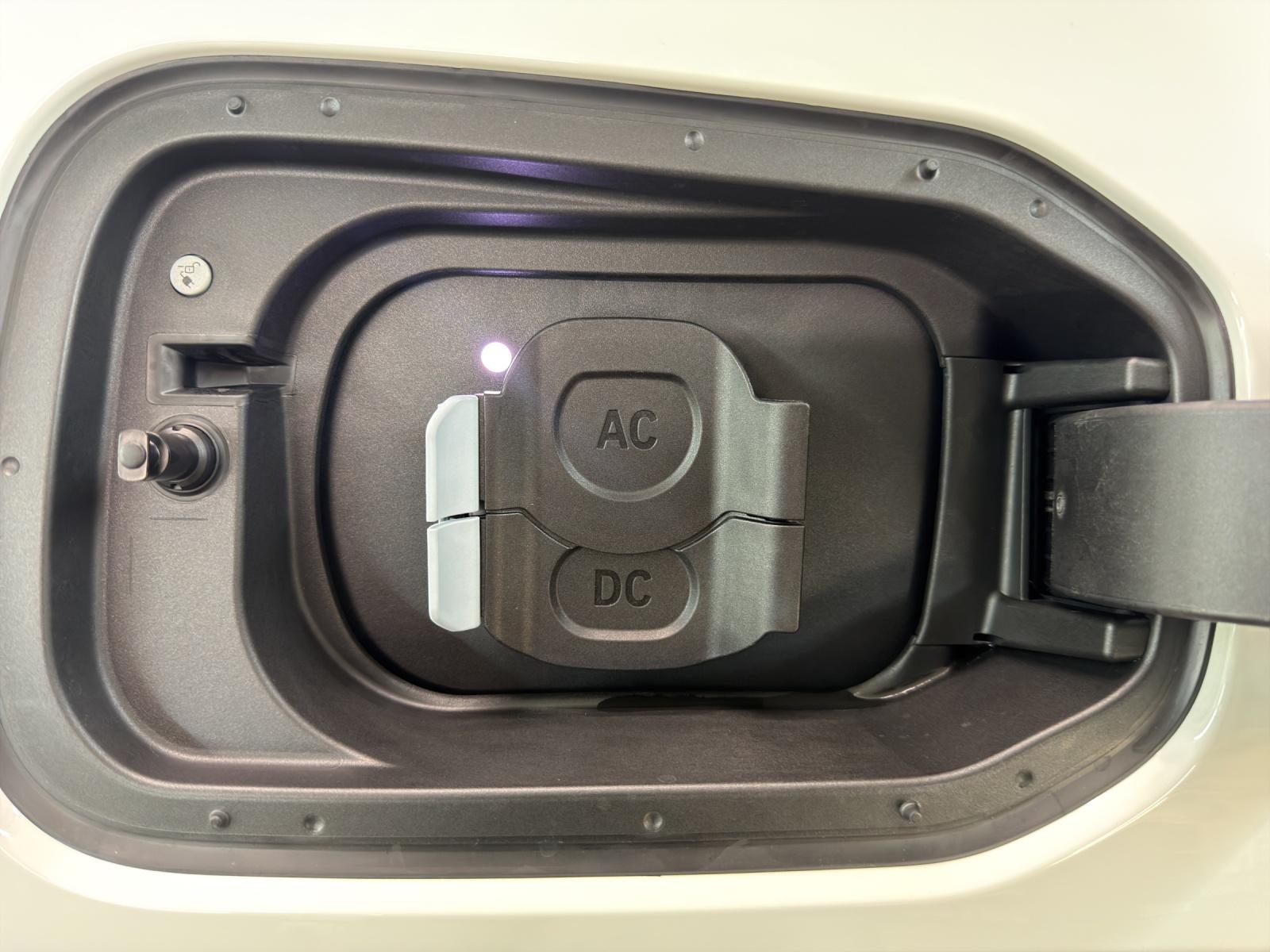 BMW iX xDrive60-image-23