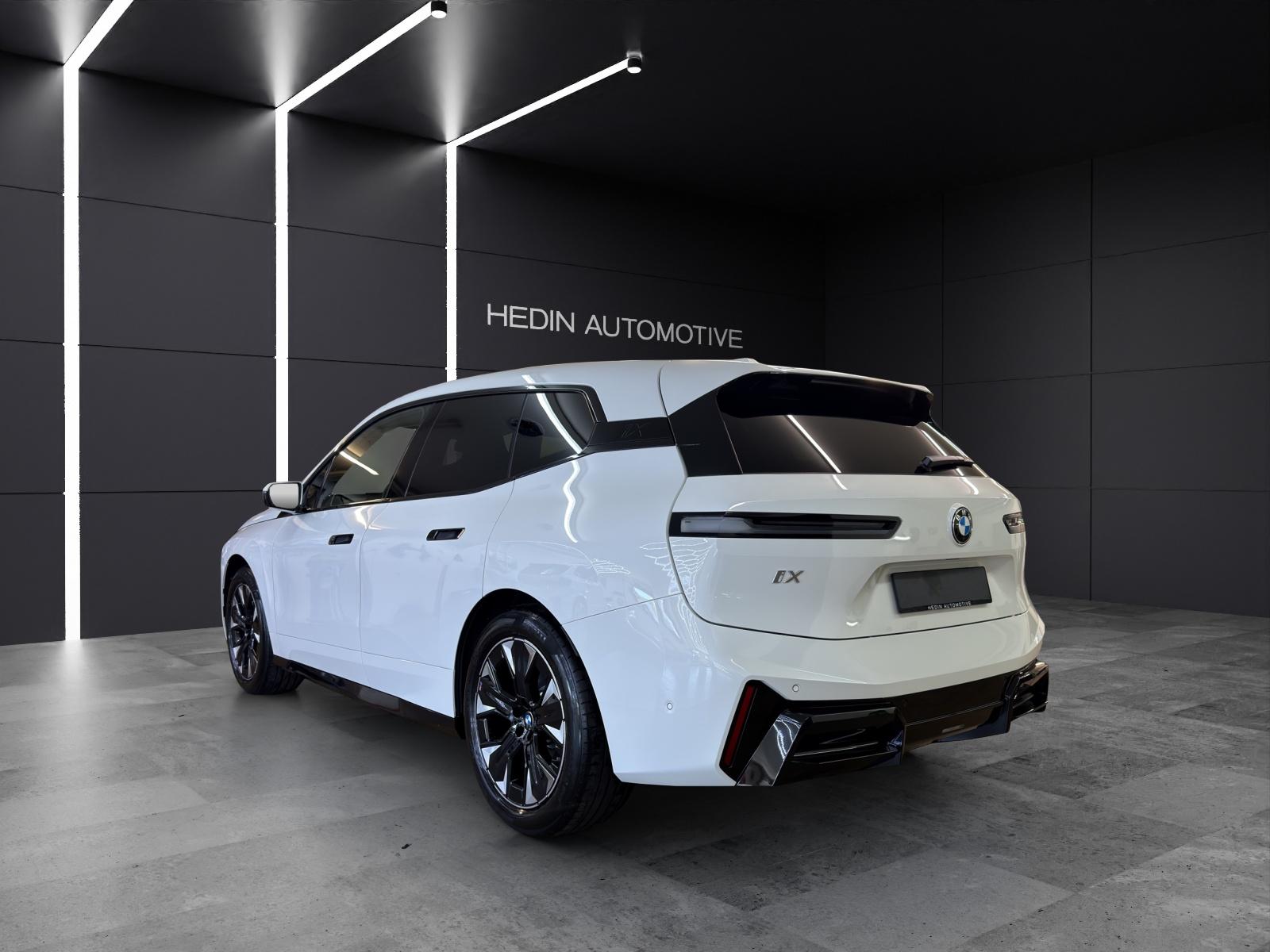 BMW iX xDrive60-image-2