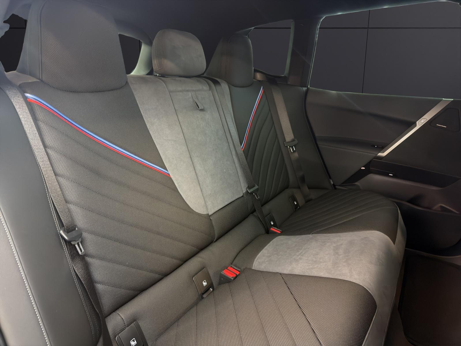 BMW iX xDrive60-image-13