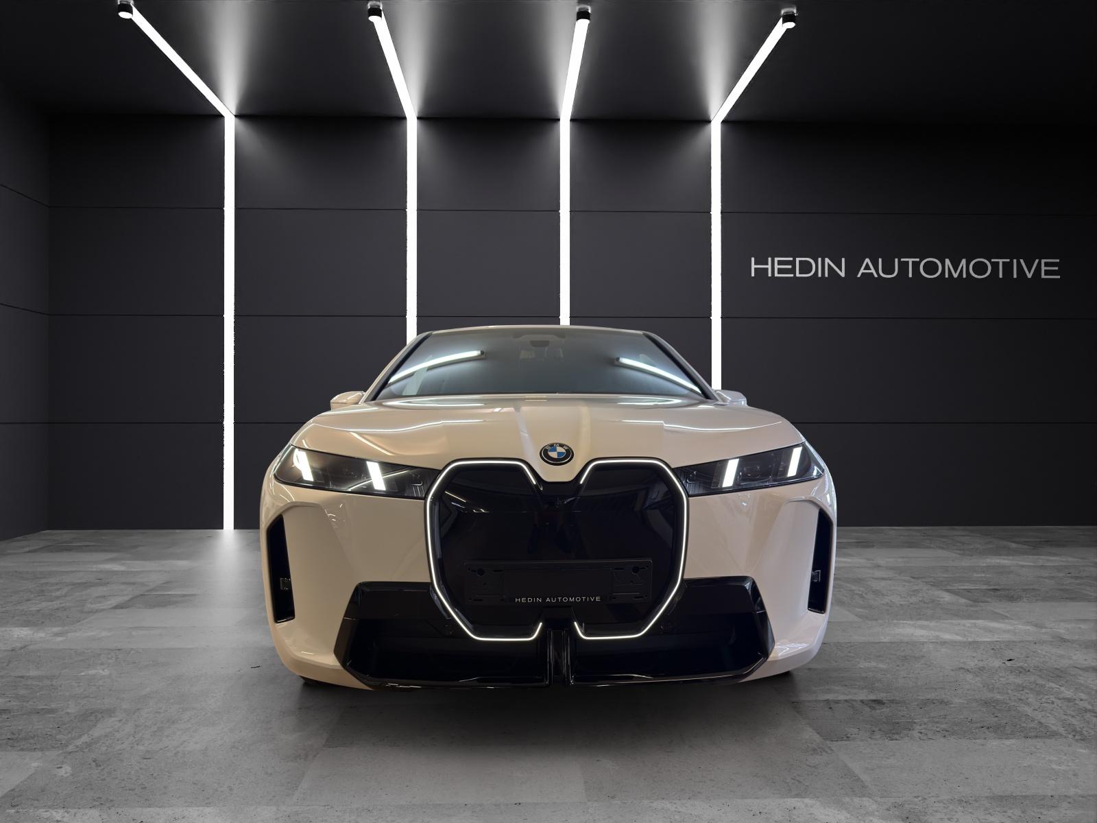 BMW iX xDrive60-image-7
