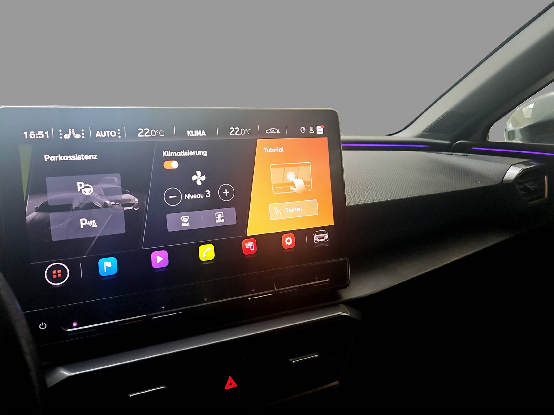 CUPRA Leon ST 1.5 eTSI DSG-image-11