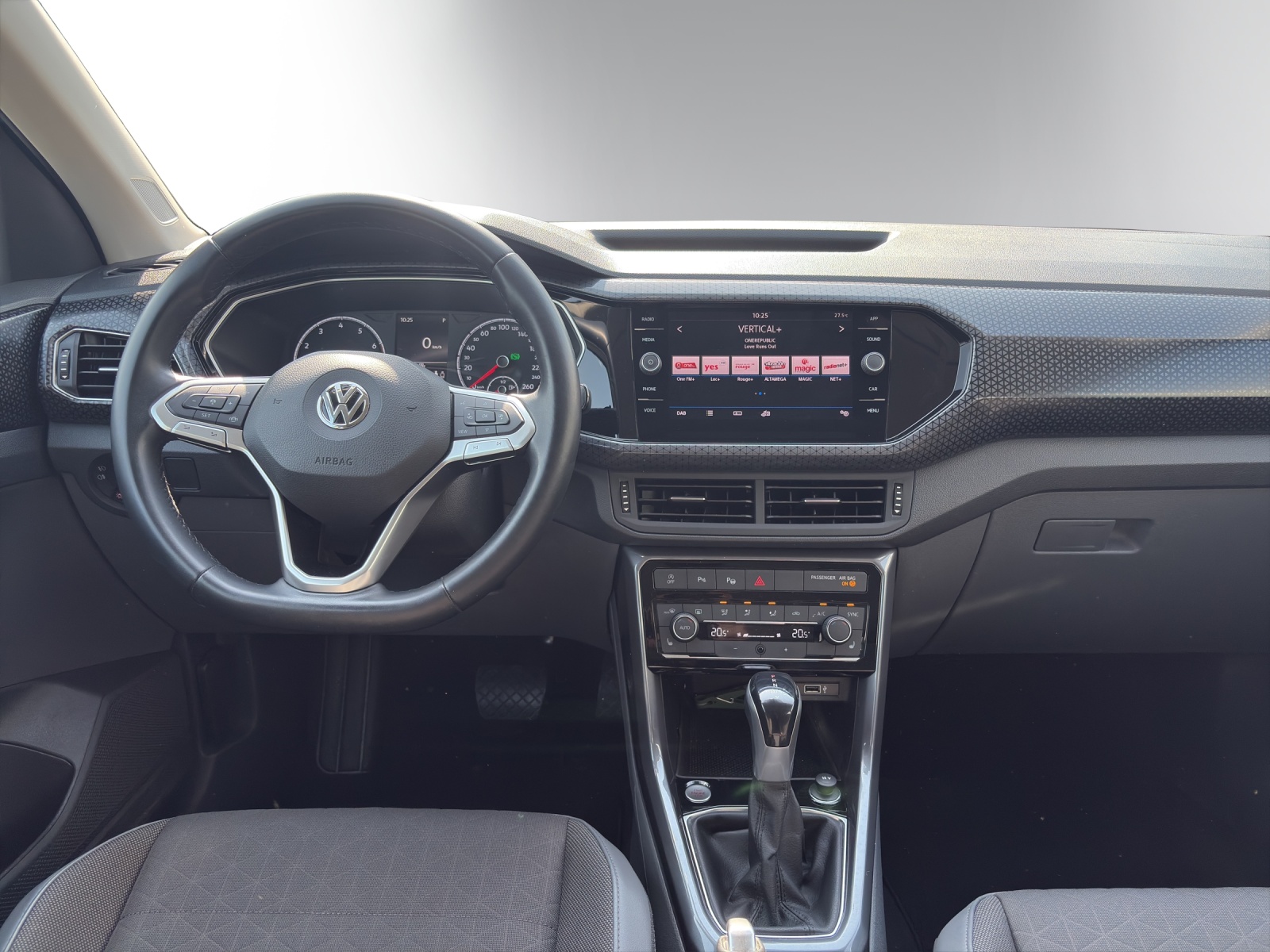 VW T-Cross 1.0 TSI Life-image-11