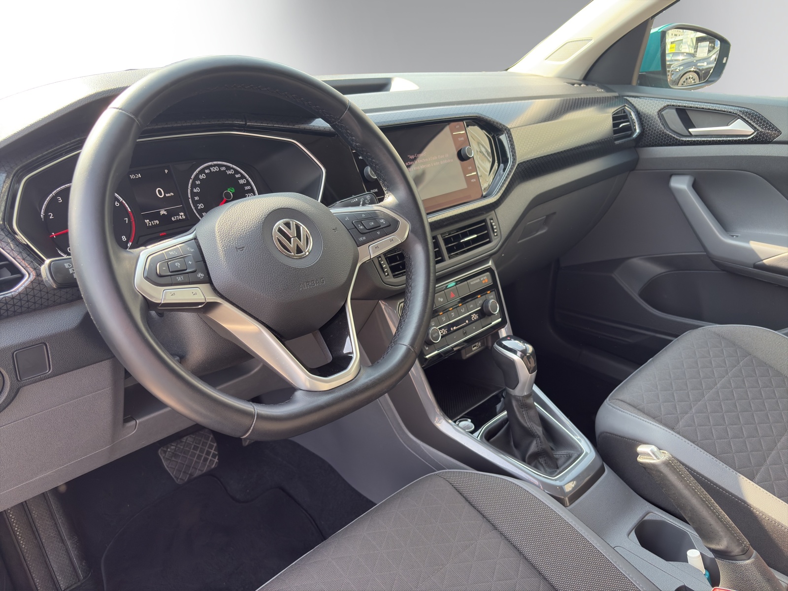 VW T-Cross 1.0 TSI Life-image-8