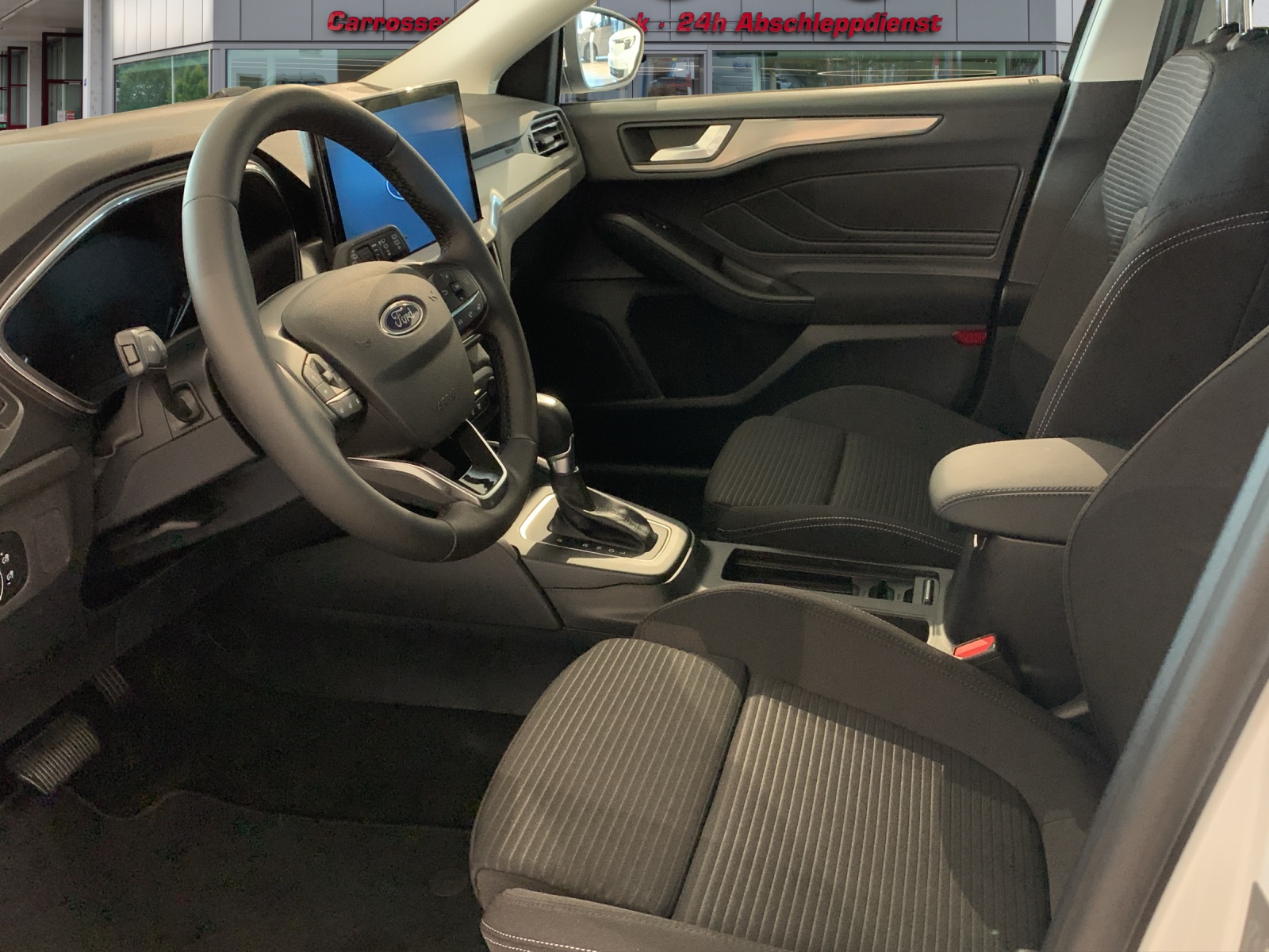 FORD Focus SW 1.0i EcoB Hybrid 155 Titanium-image-7