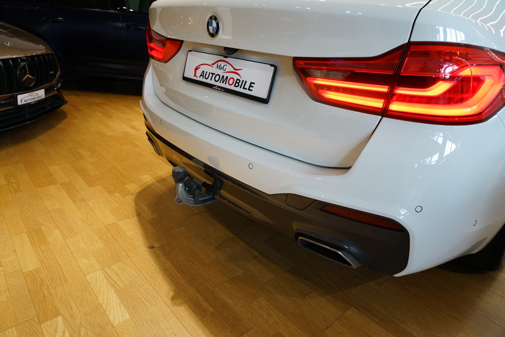 BMW 530d xDrive Touring M-Sport Steptronic-image-7