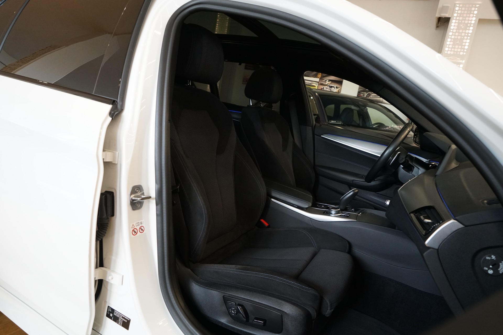 BMW 530d xDrive Touring M-Sport Steptronic-image-20