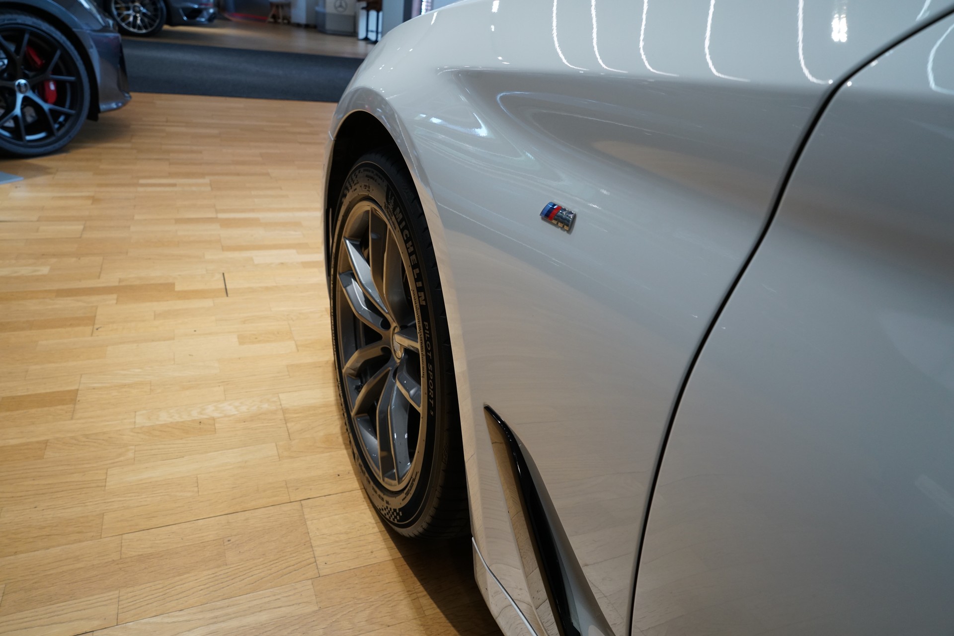 BMW 530d xDrive Touring M-Sport Steptronic-image-3
