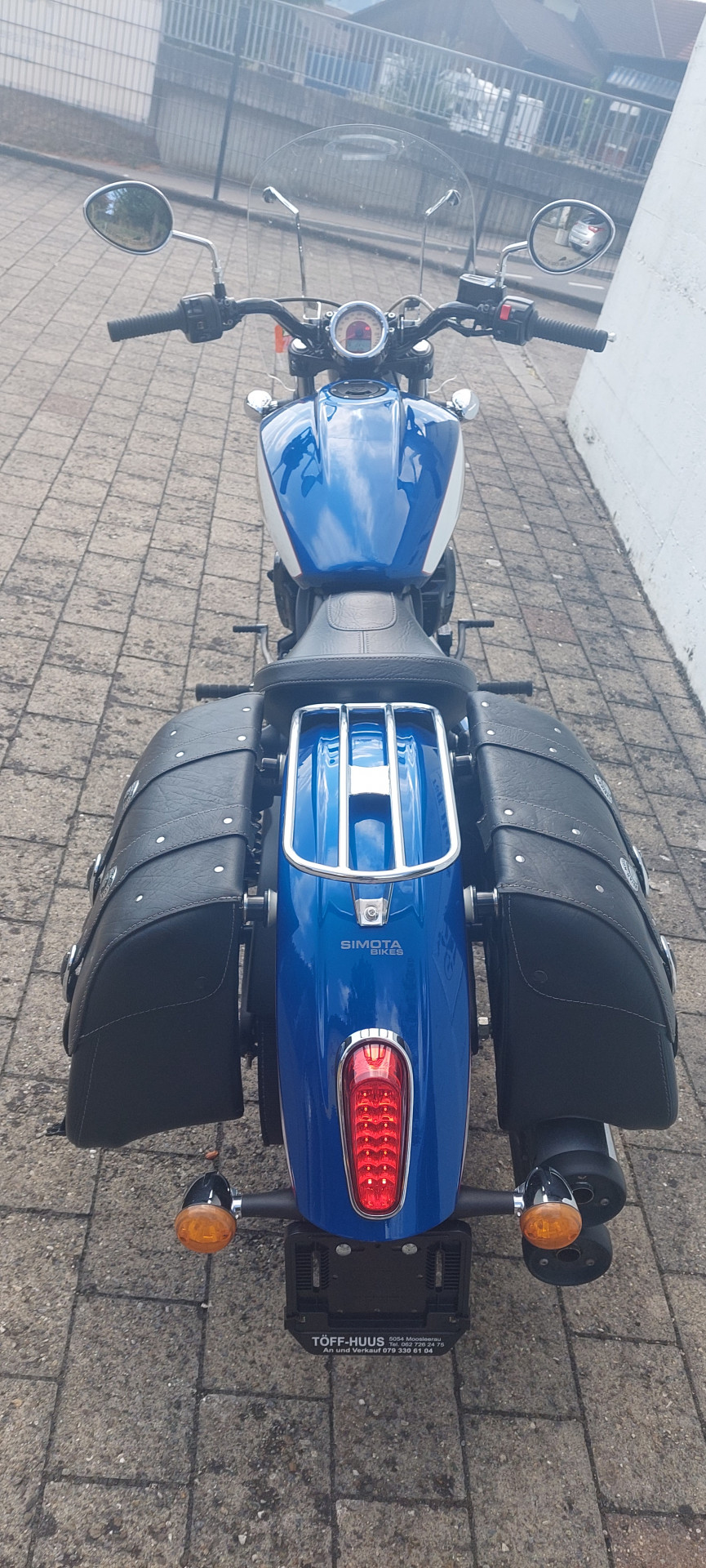 INDIAN Scout Sixty-showroom-element-2