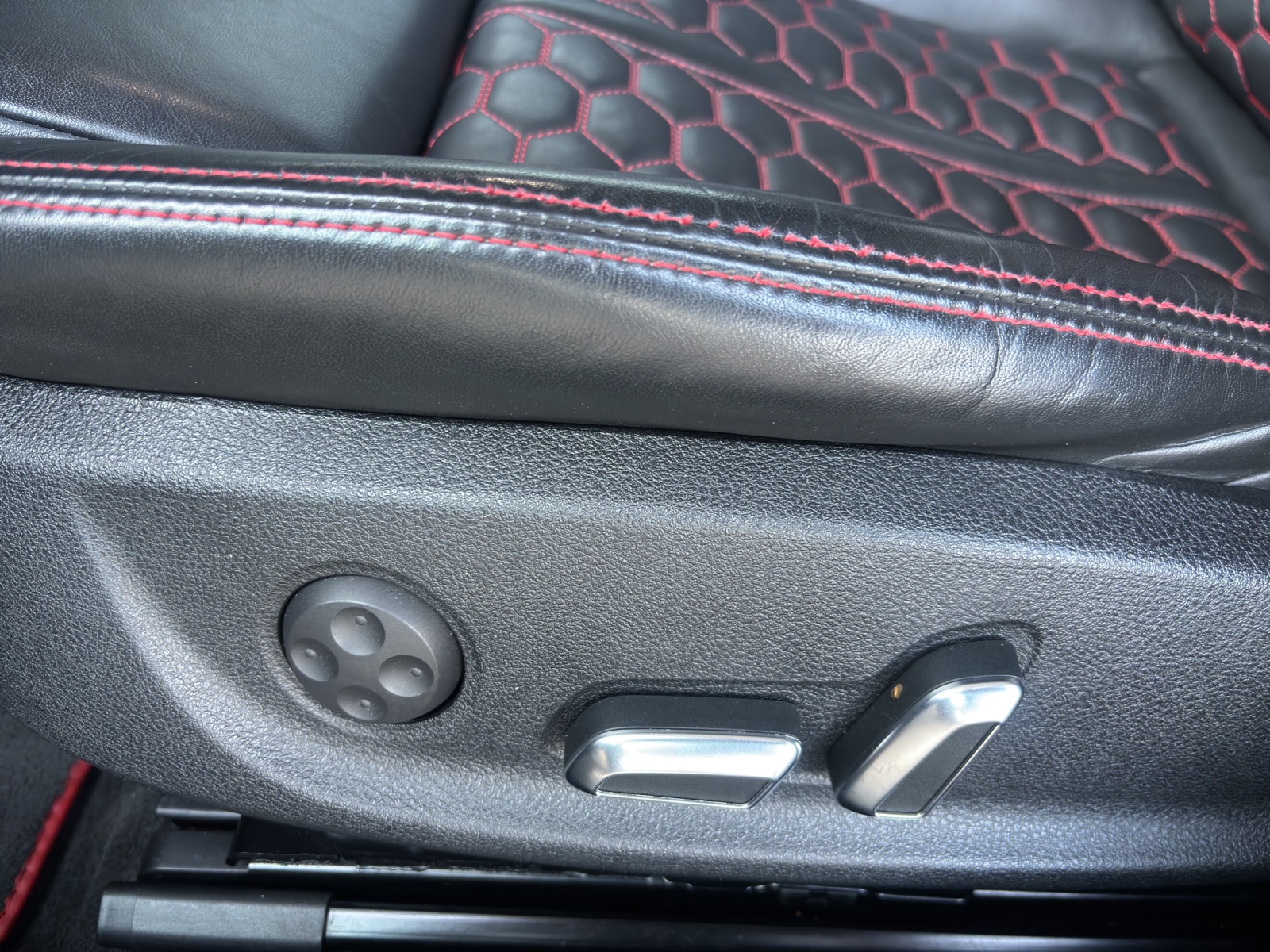 AUDI RS6 Avant 4.0 TFSI V8 quattro Tiptronic-image-11