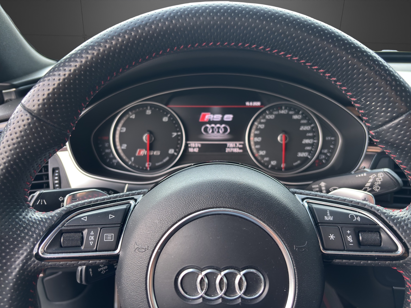 AUDI RS6 Avant 4.0 TFSI V8 quattro Tiptronic-image-5
