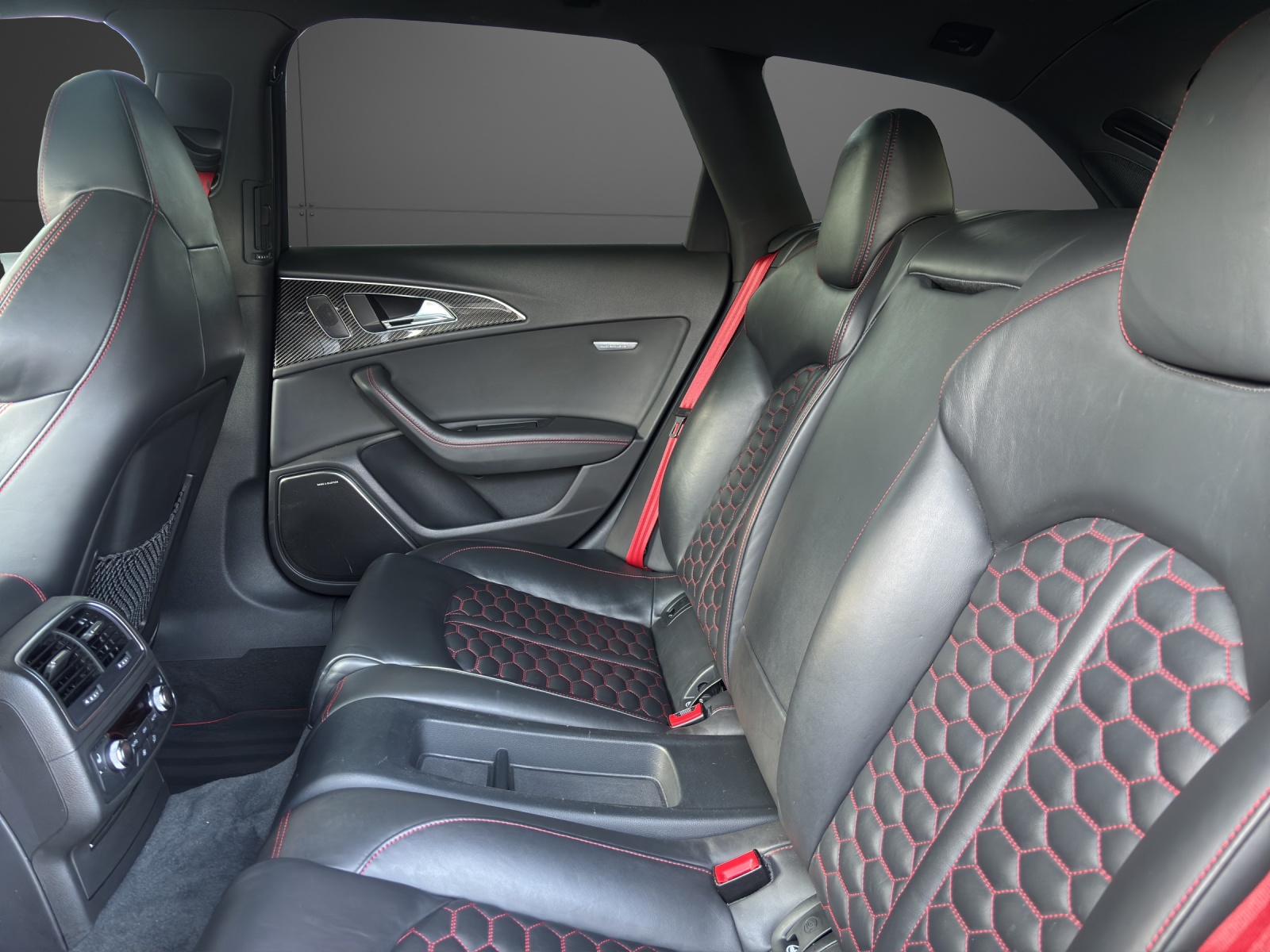 AUDI RS6 Avant 4.0 TFSI V8 quattro Tiptronic-image-12