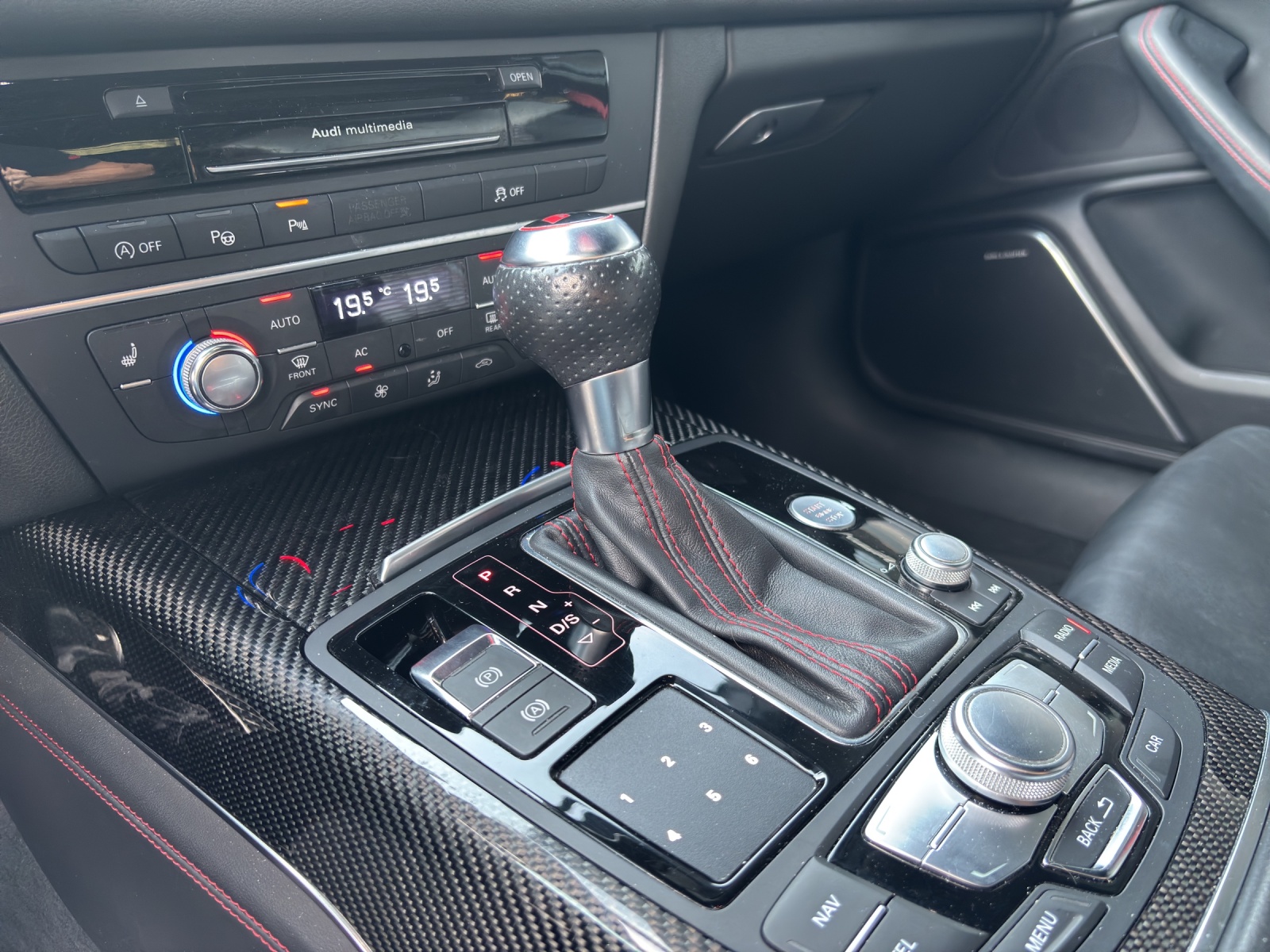 AUDI RS6 Avant 4.0 TFSI V8 quattro Tiptronic-image-6