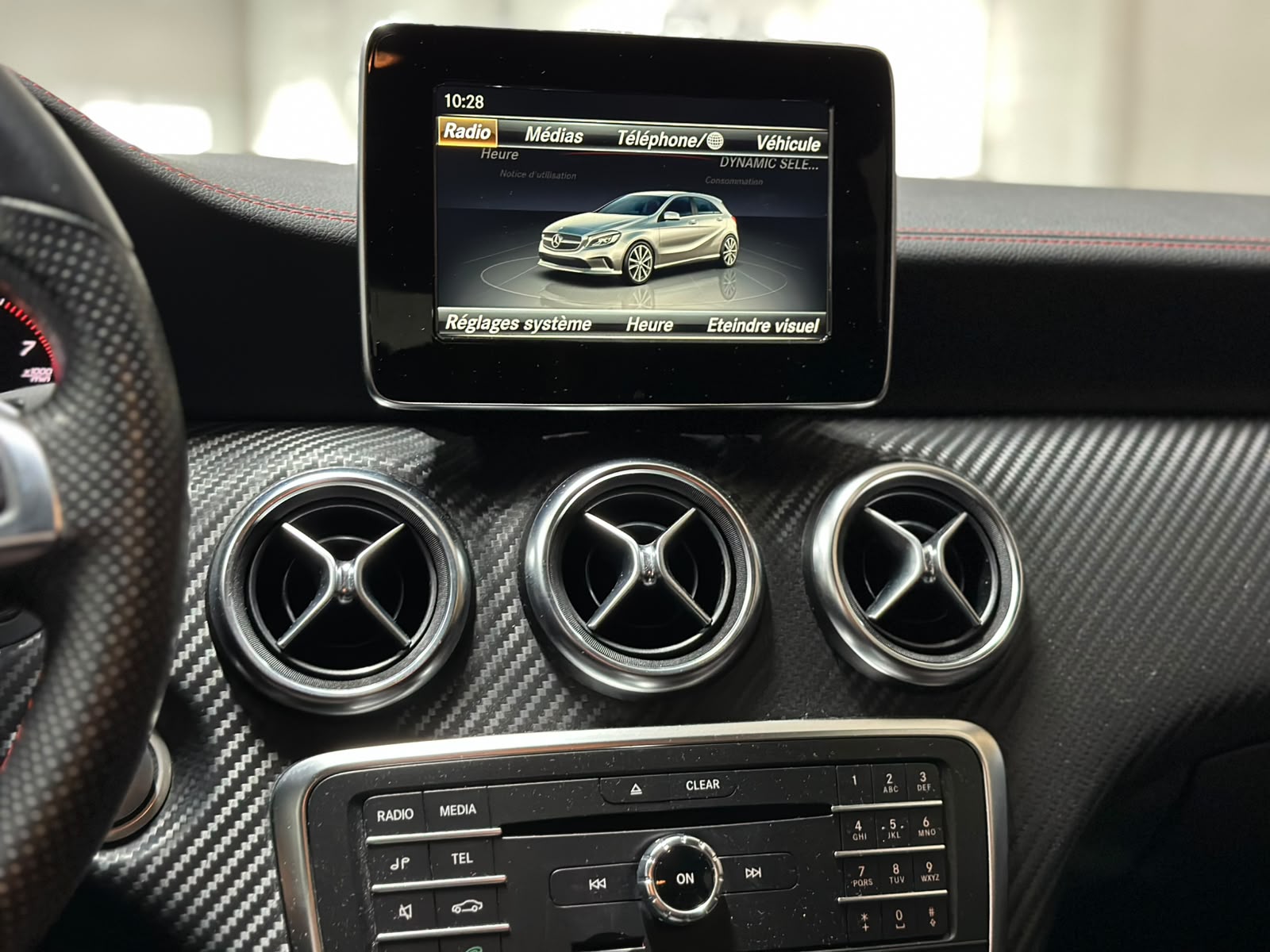 MERCEDES-BENZ A 200 AMG Line 7G-DCT-image-11