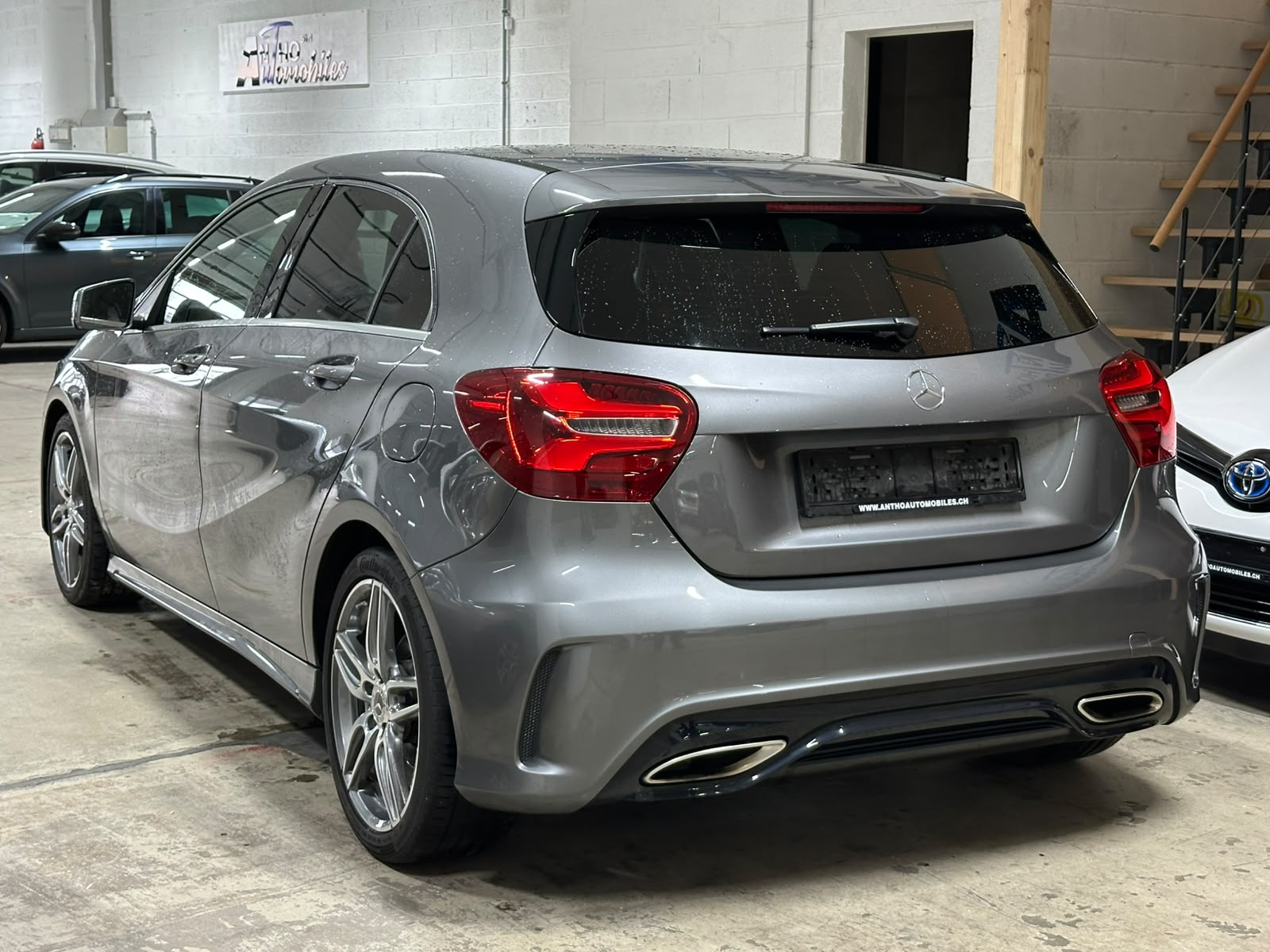 MERCEDES-BENZ A 200 AMG Line 7G-DCT-image-4