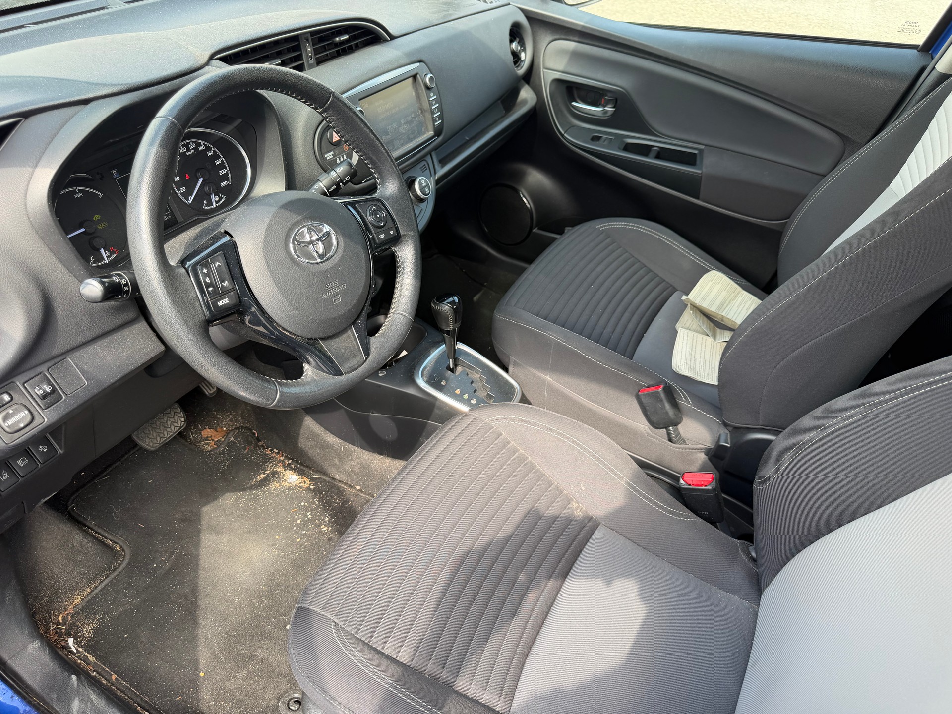 TOYOTA Yaris 1.5 VVT-i Hybrid Trend e-CVT-image-4