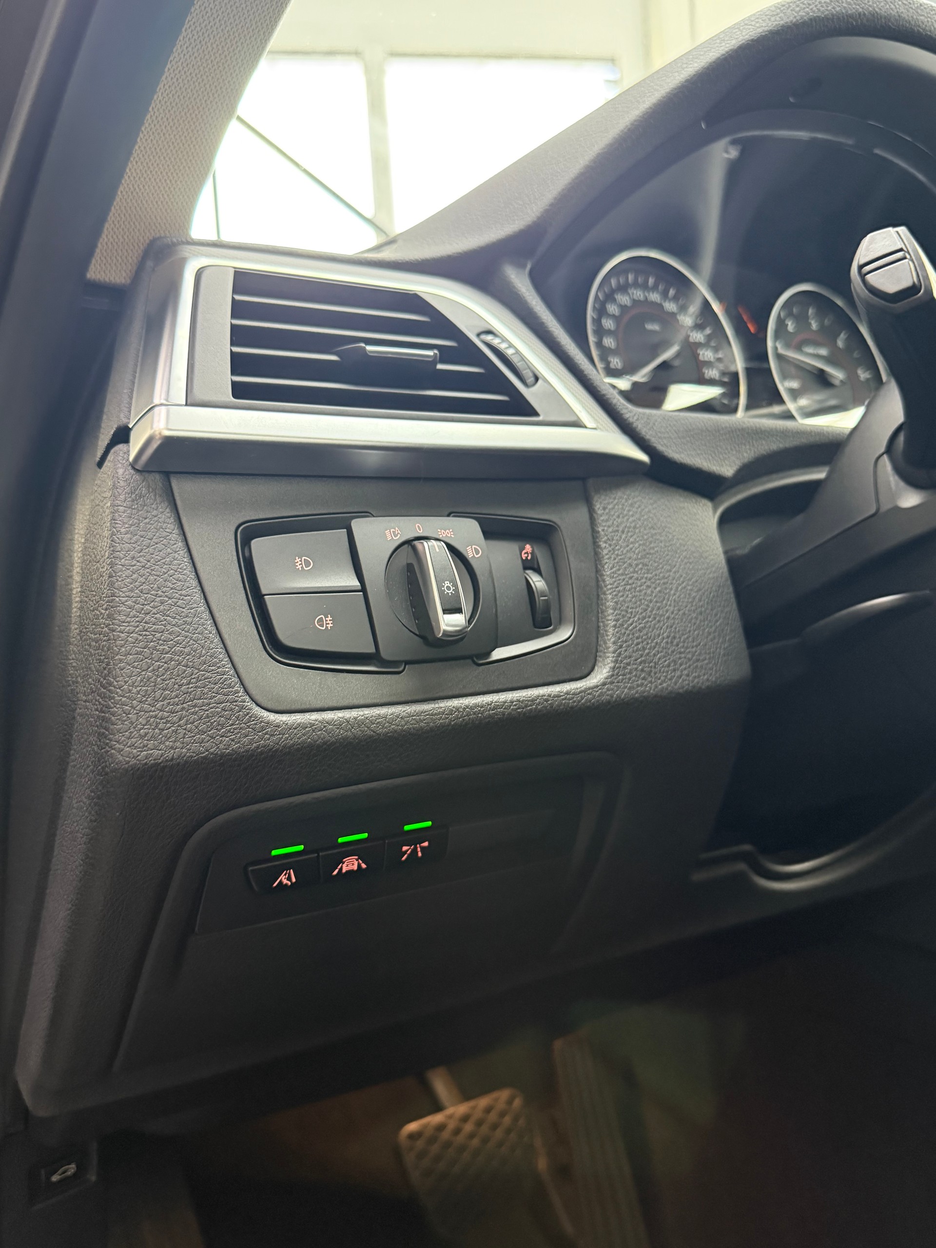 BMW 320d xDrive Touring Frisch ab MFK & Service 1.Hand|CH Fahrzeug|-image-11