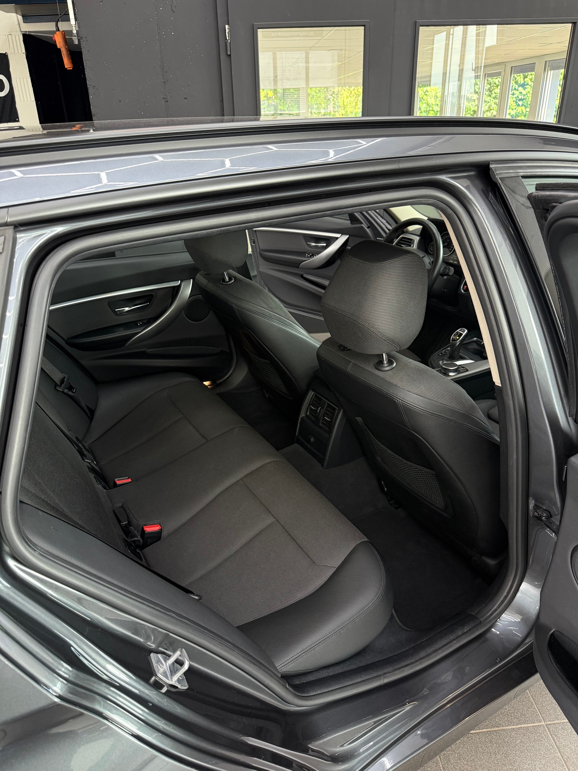 BMW 320d xDrive Touring Frisch ab MFK & Service 1.Hand|CH Fahrzeug|-image-13