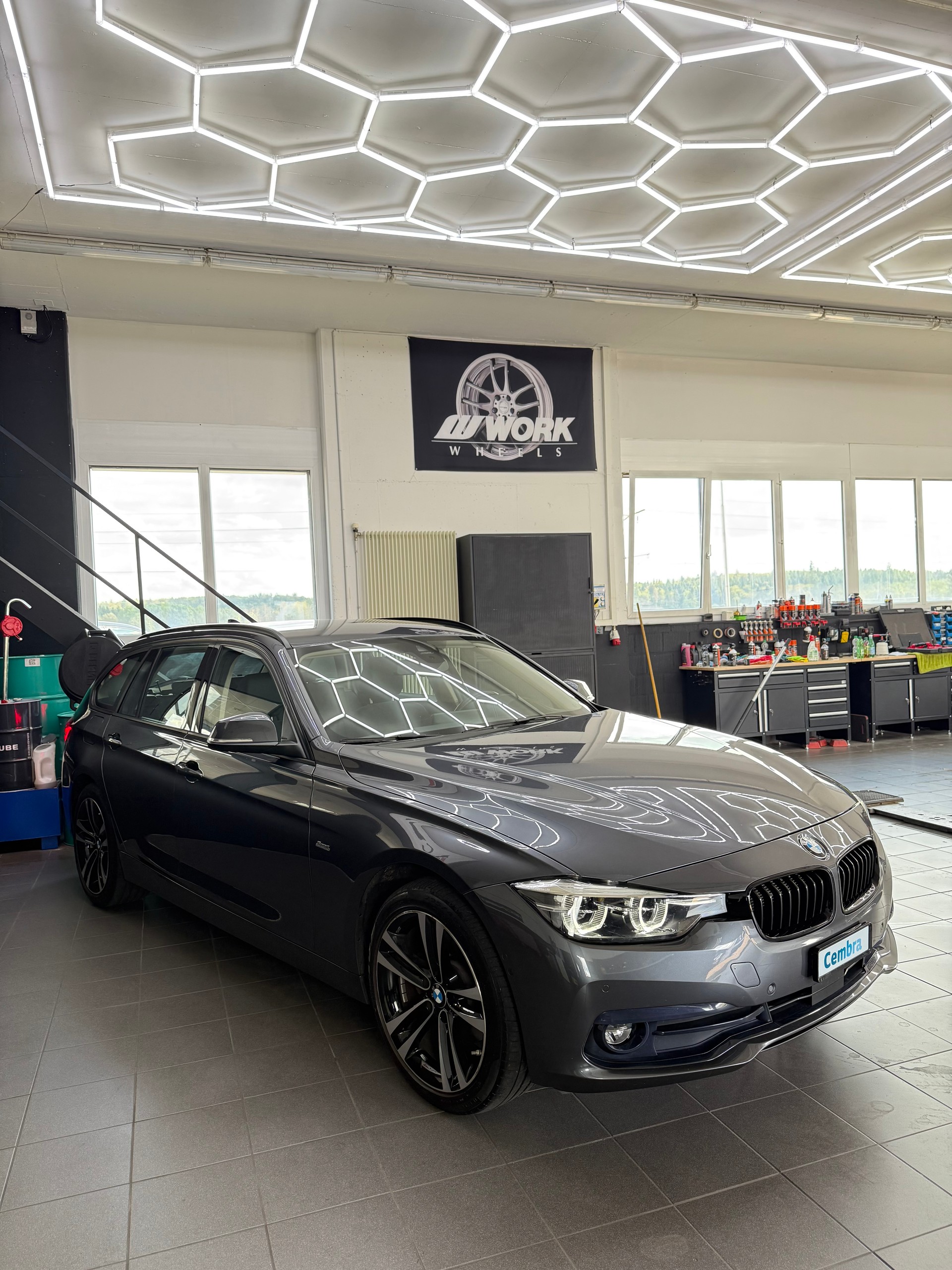 BMW 320d xDrive Touring Frisch ab MFK & Service 1.Hand|CH Fahrzeug|-image-2