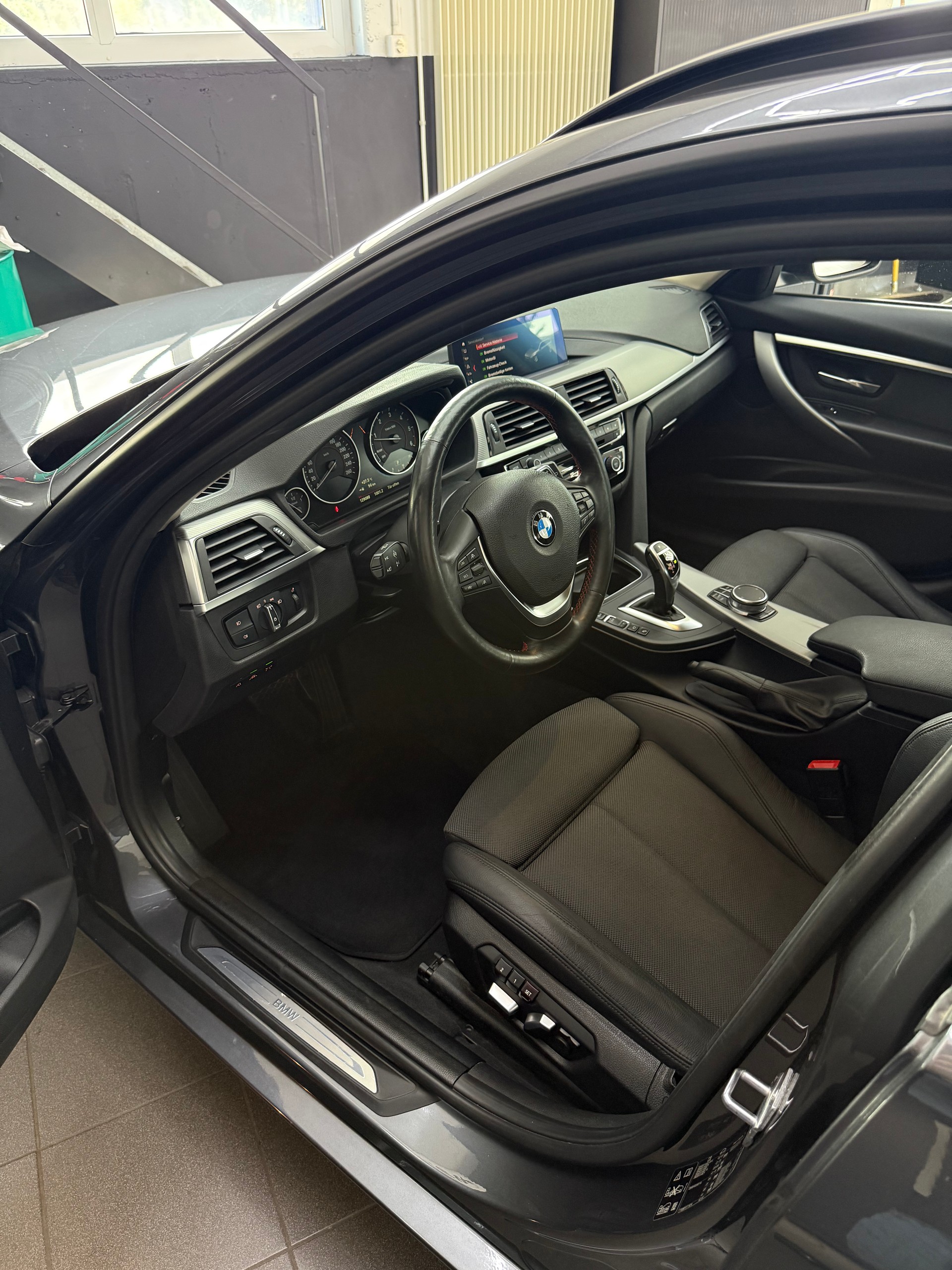 BMW 320d xDrive Touring Frisch ab MFK & Service 1.Hand|CH Fahrzeug|-image-7