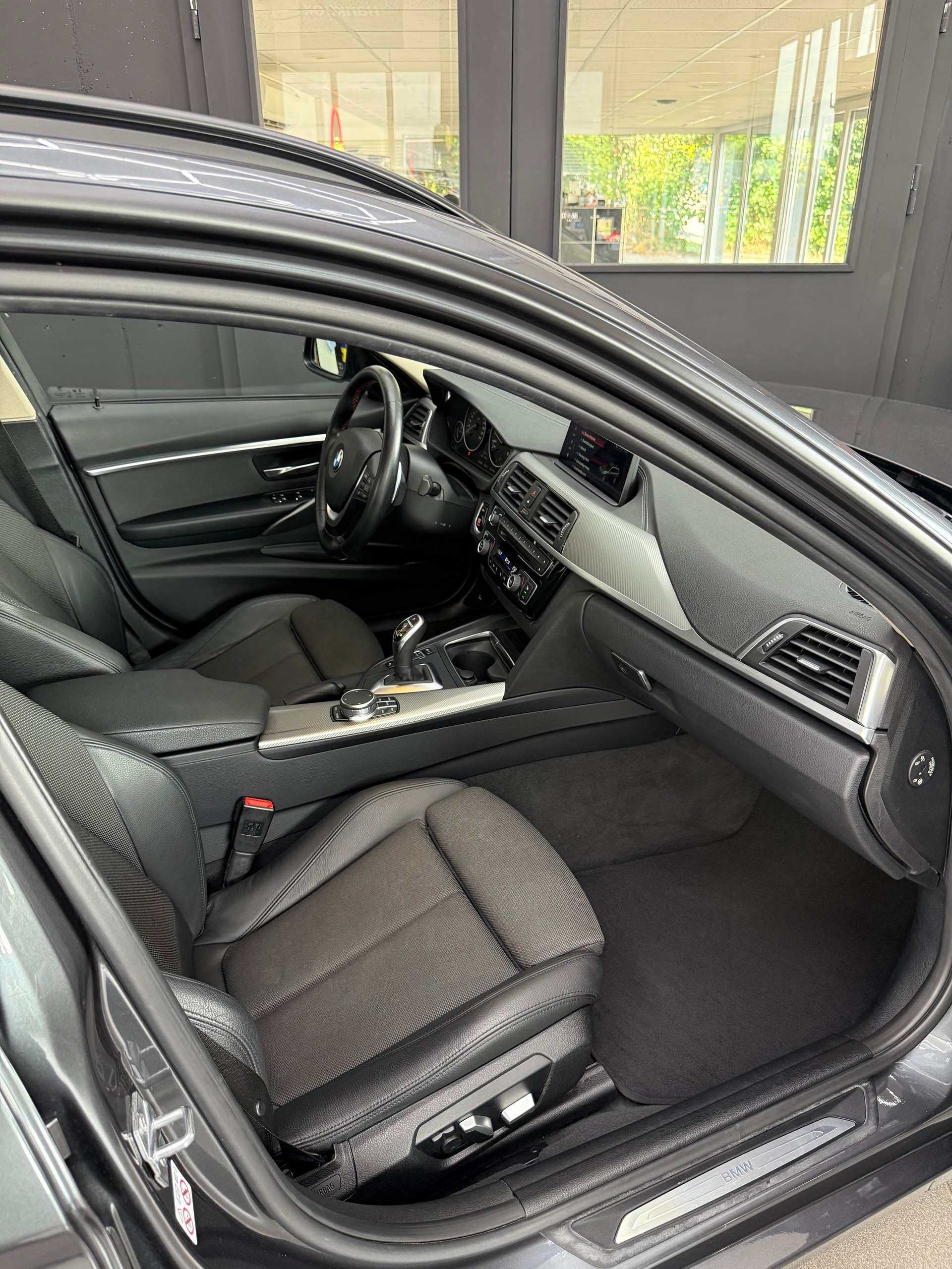 BMW 320d xDrive Touring Frisch ab MFK & Service 1.Hand|CH Fahrzeug|-image-12