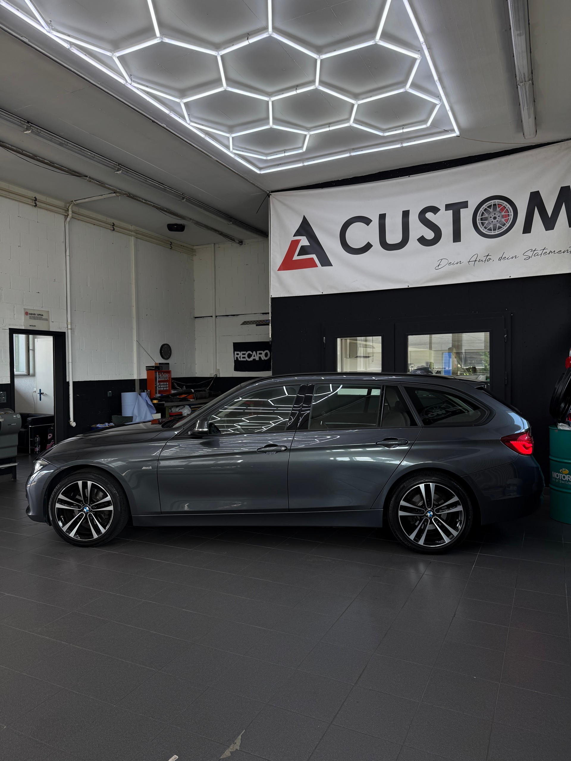 BMW 320d xDrive Touring Frisch ab MFK & Service 1.Hand|CH Fahrzeug|-image-3